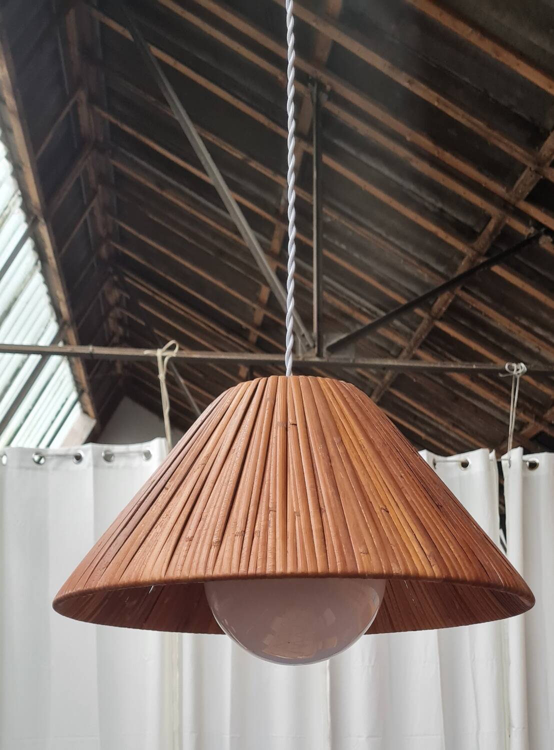 Scandinavian pendant light in rattan and opaline glass