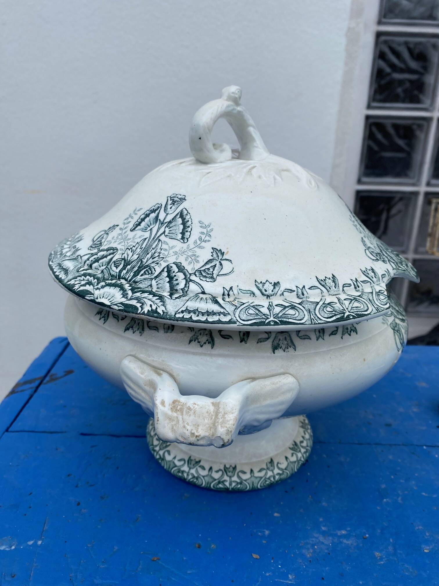 Soupière ancienne en faïence de St Amand décor floral Lebacqz Bouchard