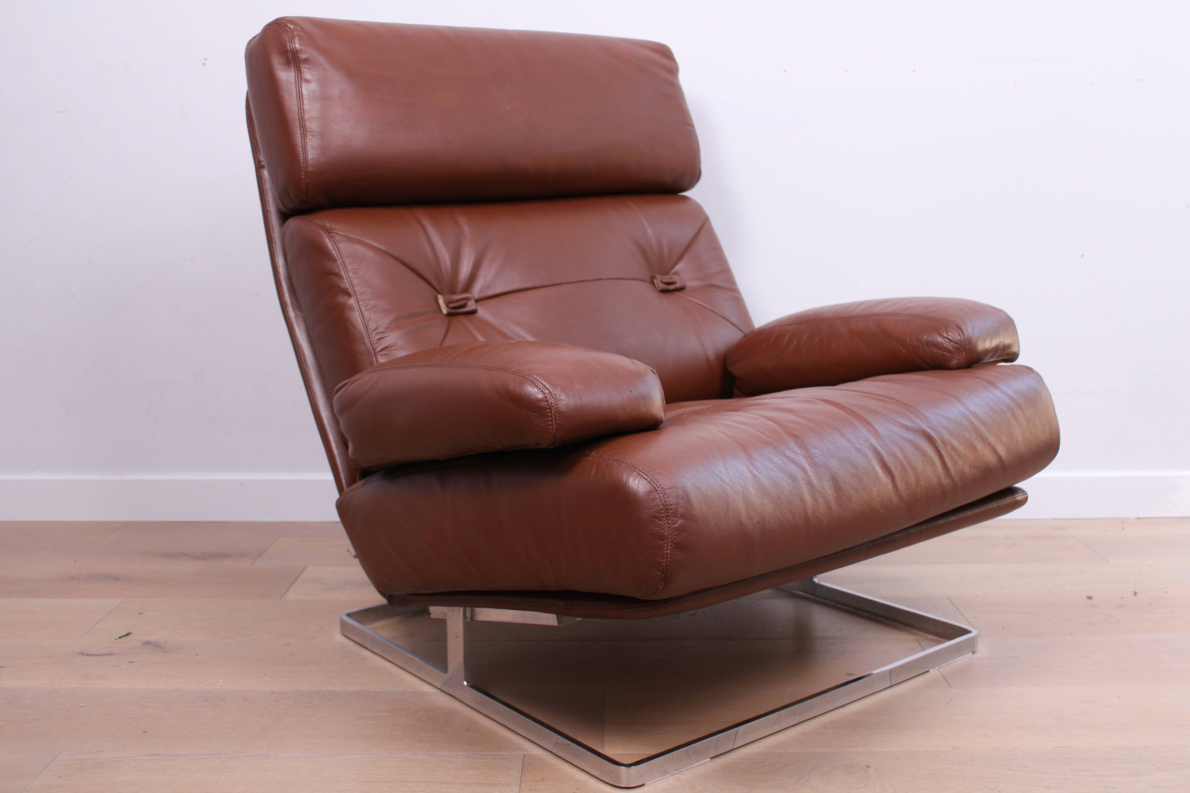 Un fauteuil lounge Nucleus en cuir marron Tetrad vintage des années 50.