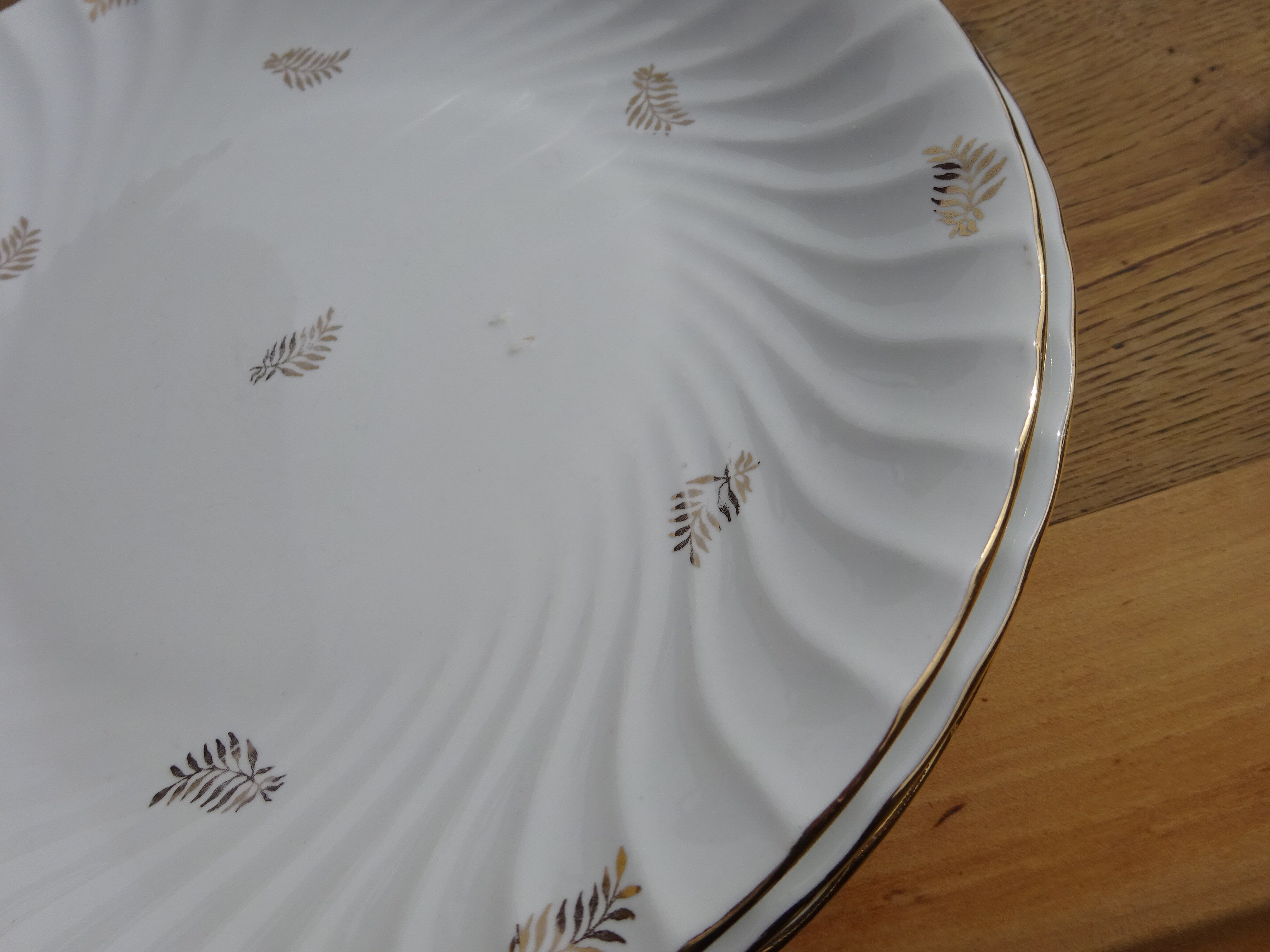 White and gold plate service, Vitriam porcelain