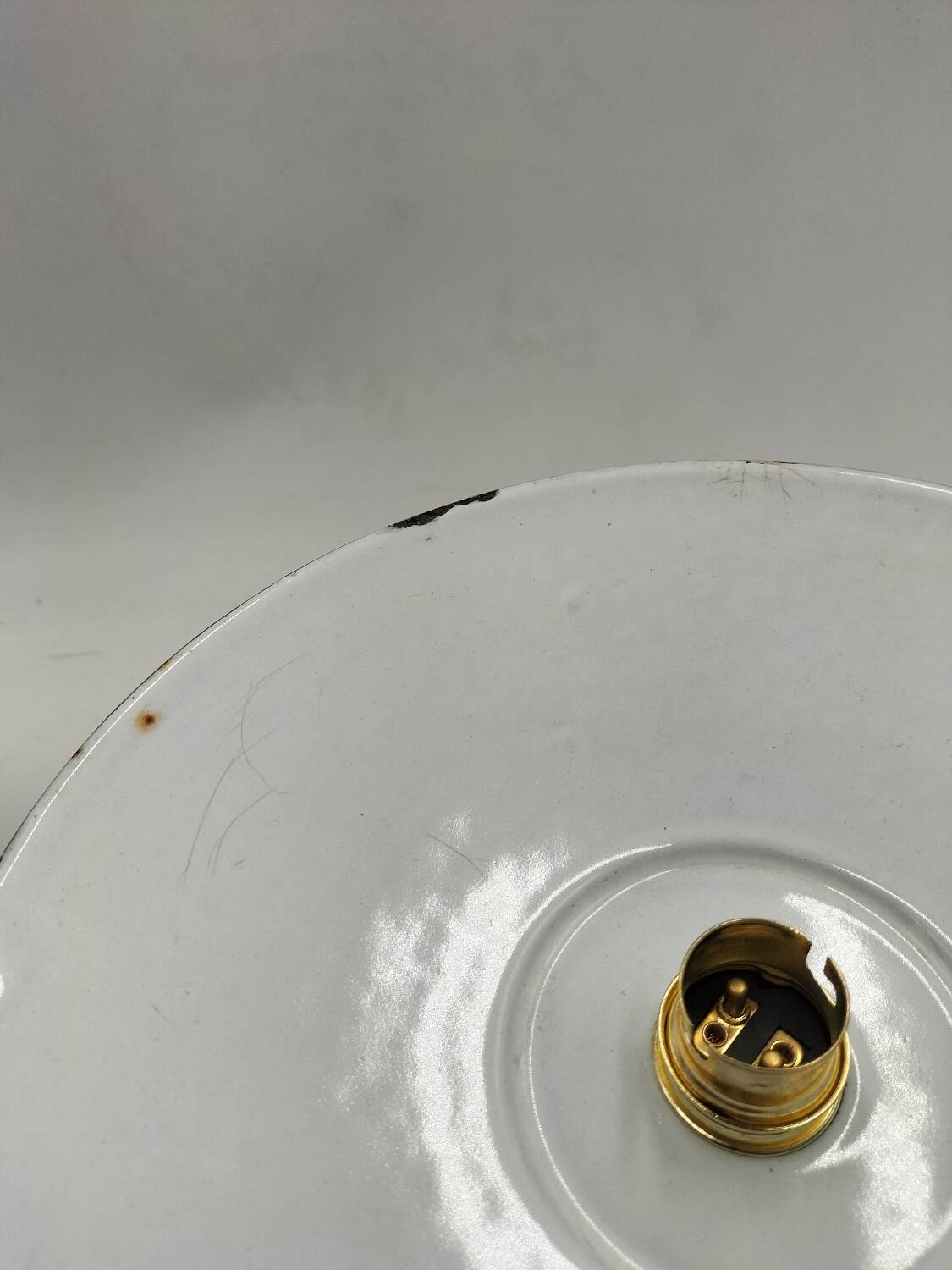 Enamelled sheet metal suspensions