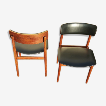 Paire de chaises scandinaves en bois et skaï des années 60