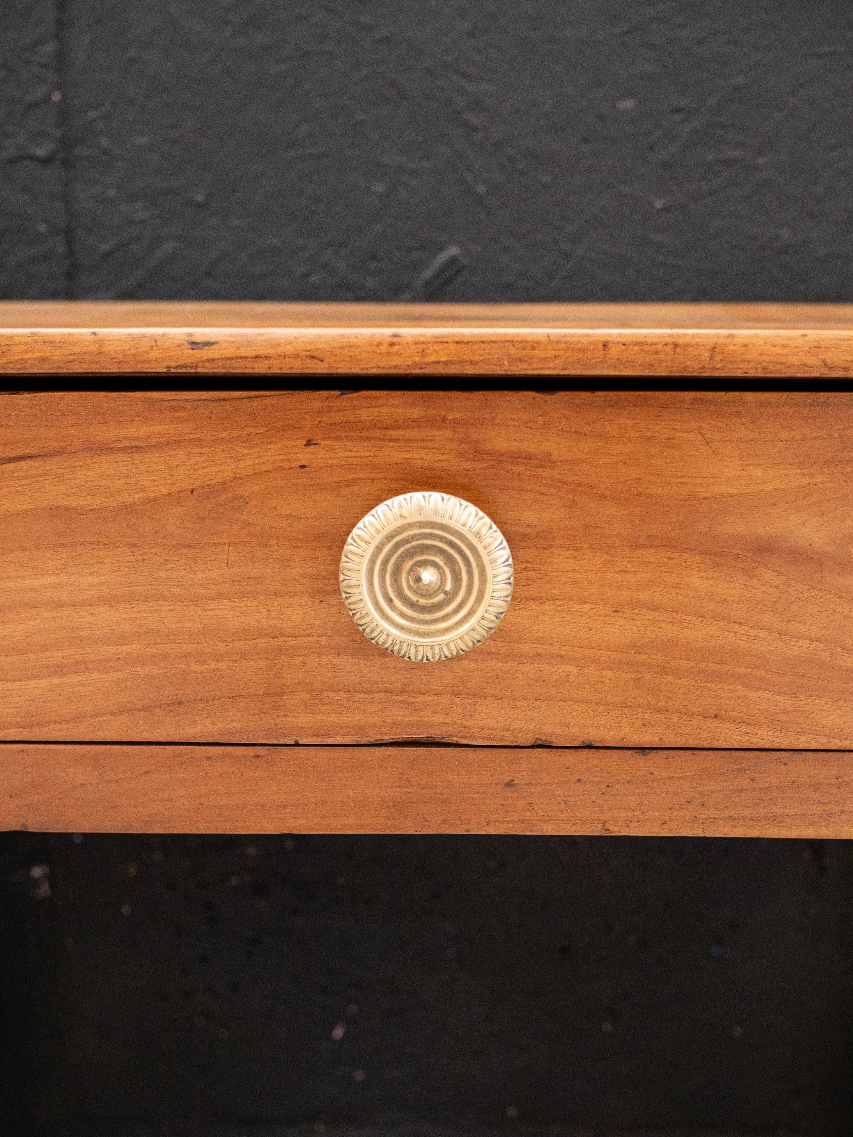 Small walnut table from the 19th century.