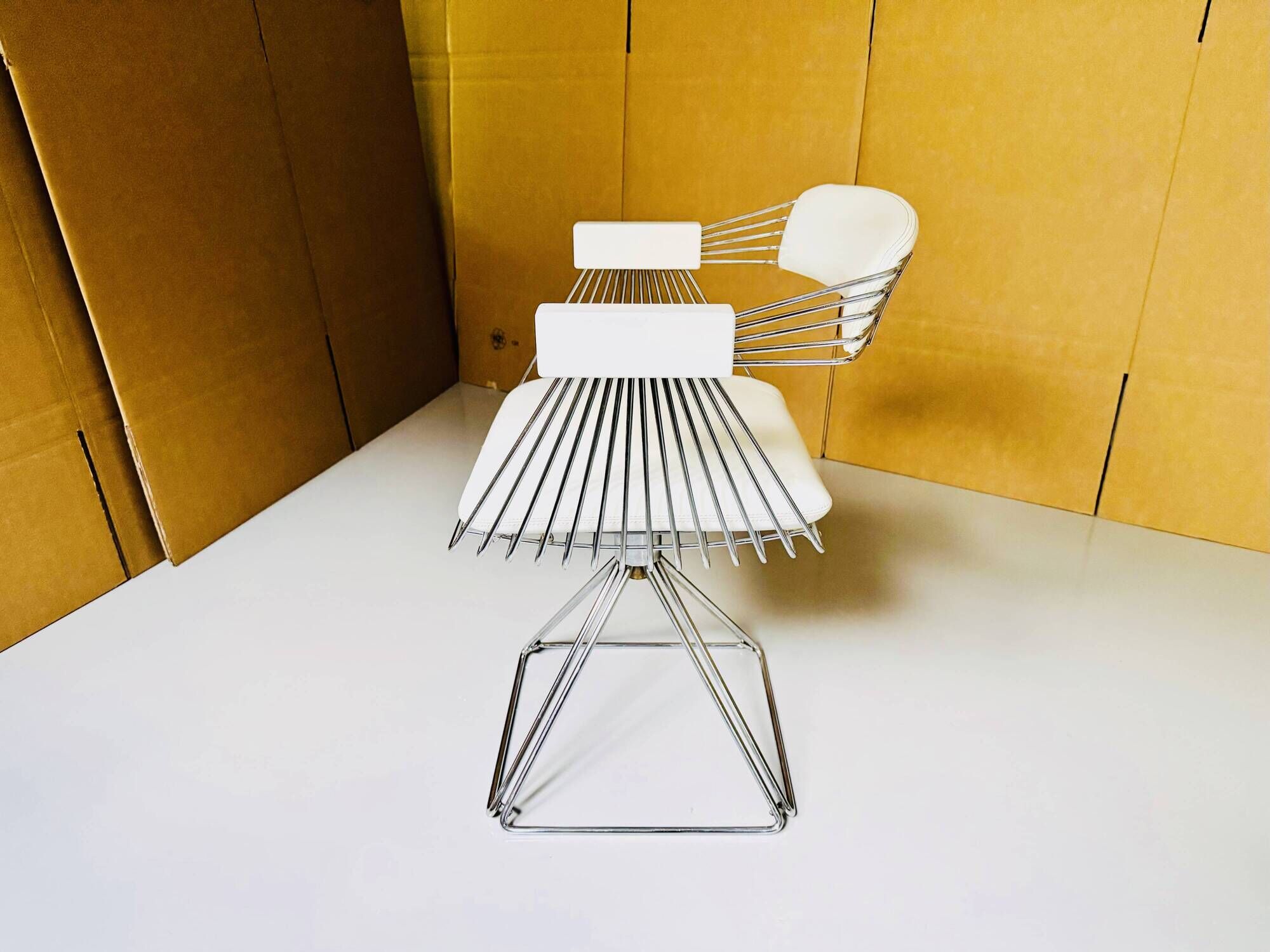 Set of Dining Table with 5 Swivel Wire Chairs by Rudi Verelst for Novalux