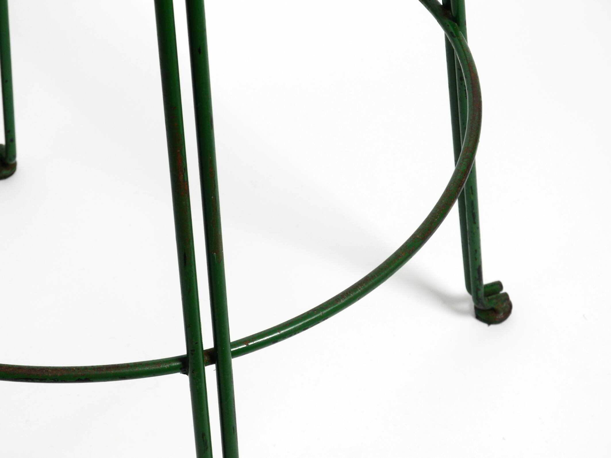 Tabouret de bar italien des années 1960 en métal peint en vert avec métal perforé.