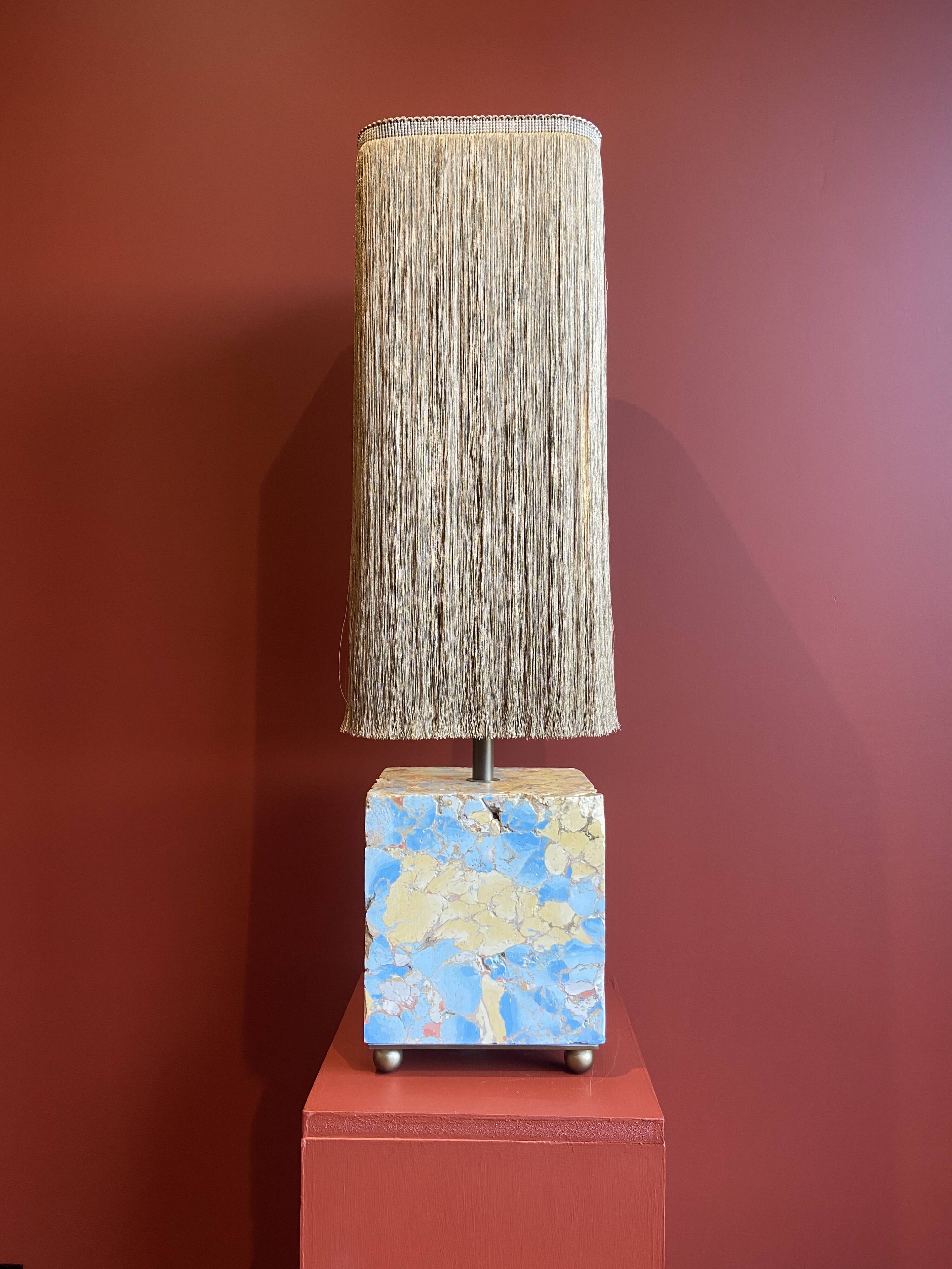 Base stuck blue beige marble-plaster, fringed lampshade Houles, 21st century.