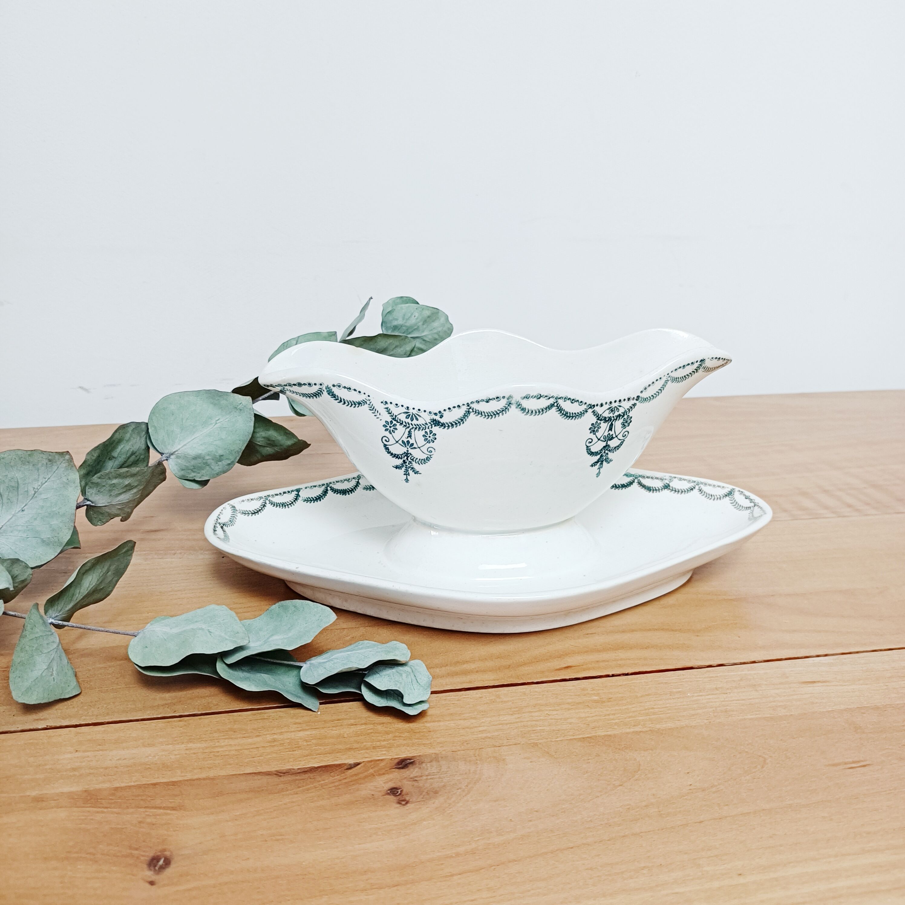 Iron earth sauce boat Moulin des loups and Hamage