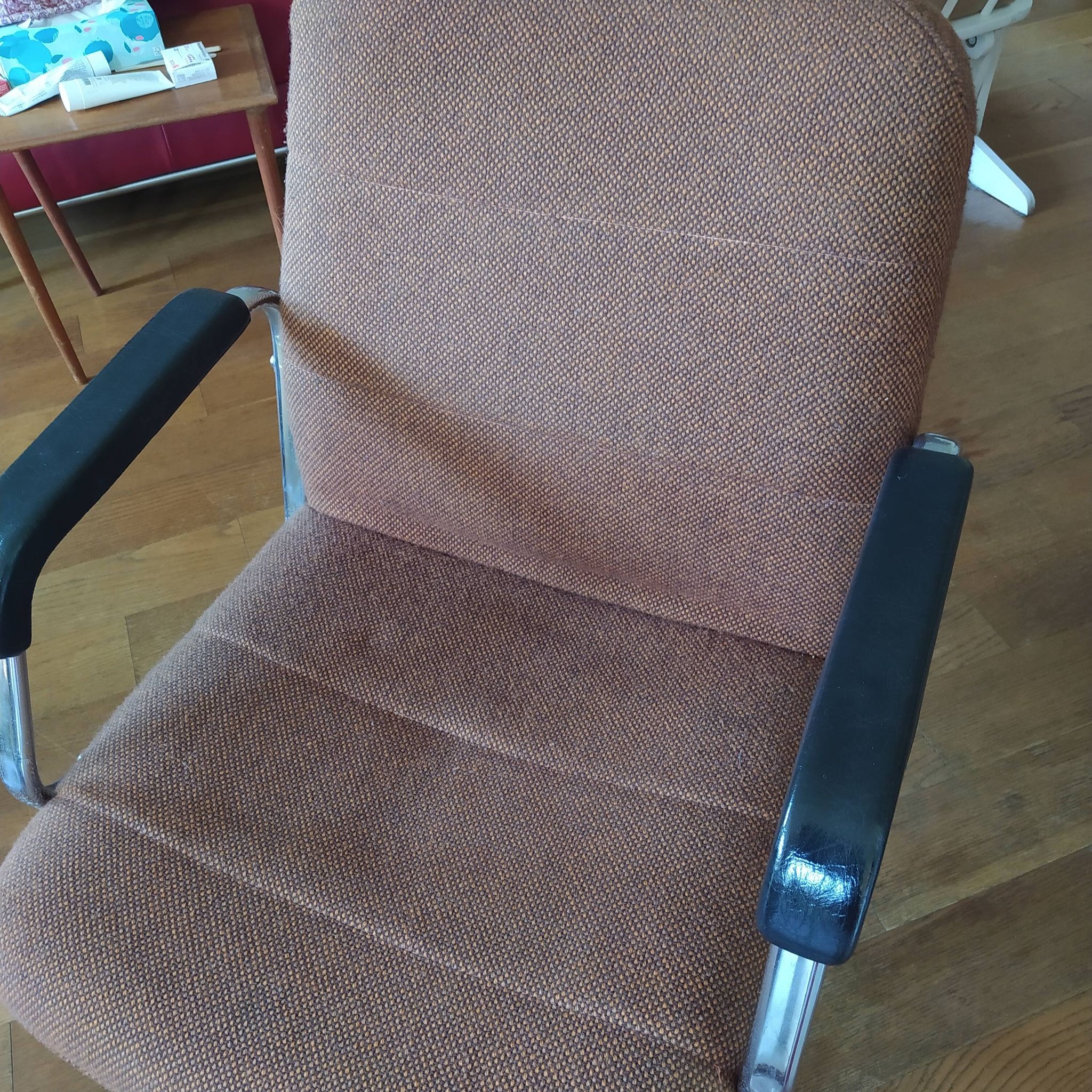 pair of 1970s modernist design armchairs in tweed fabric