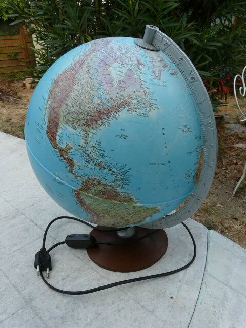 illuminated world map wooden base Teccnodidattica