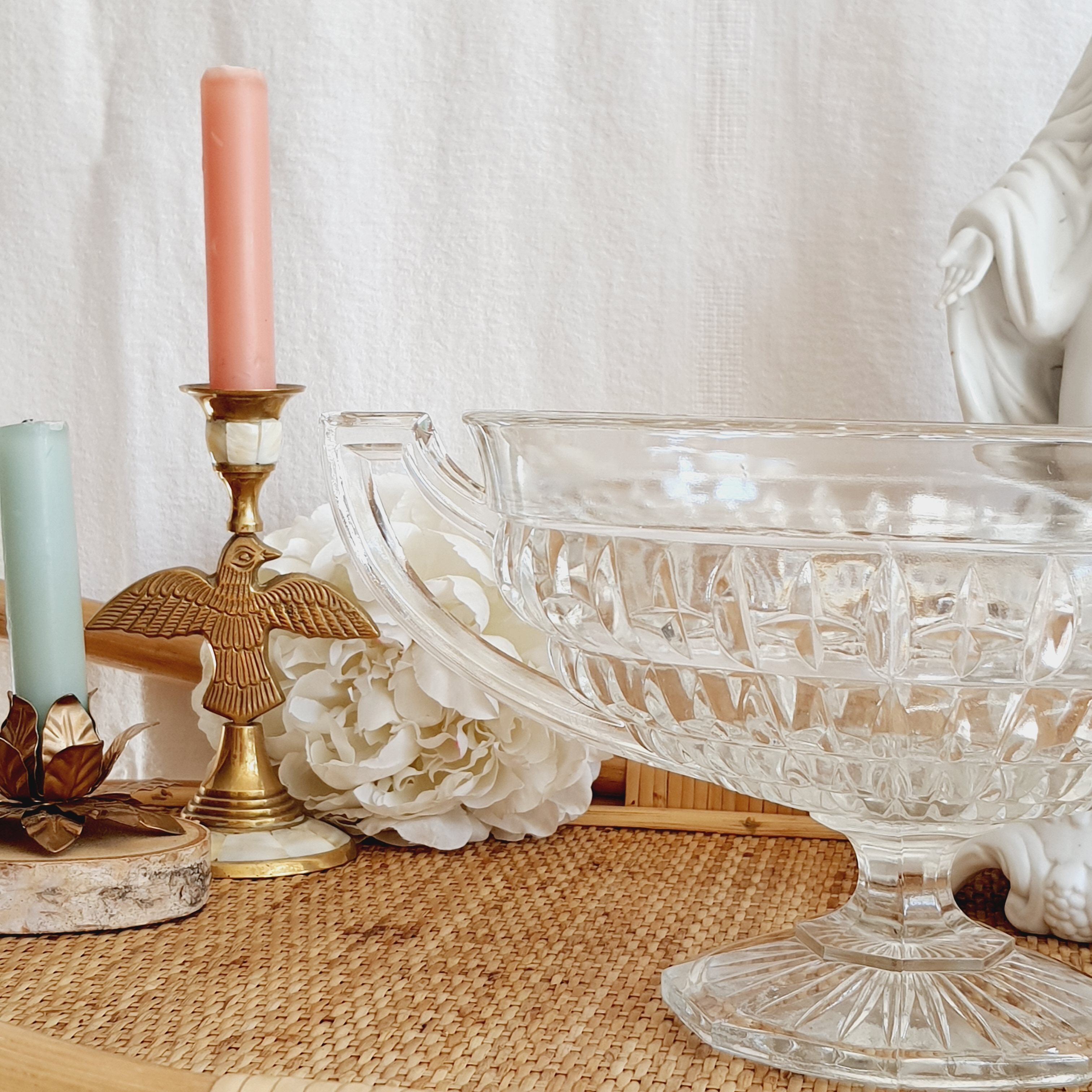 Hollow dish on piedouche with 2 glass handles