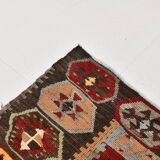 Kilim anatolien ancien tons rouges et beiges, motifs tribaux colorés