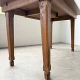 Extendable farmhouse table in oak