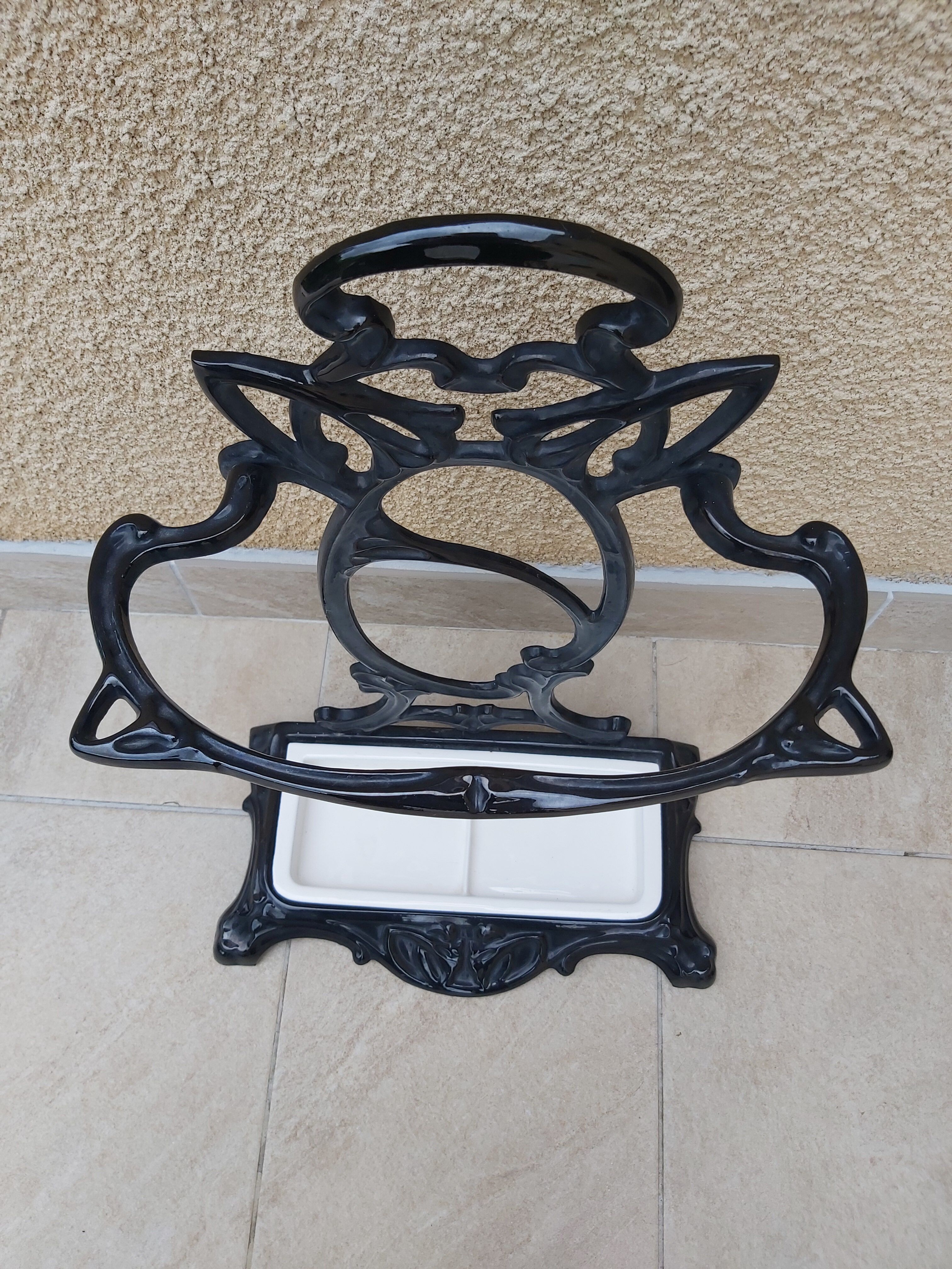 Cast iron umbrella holder