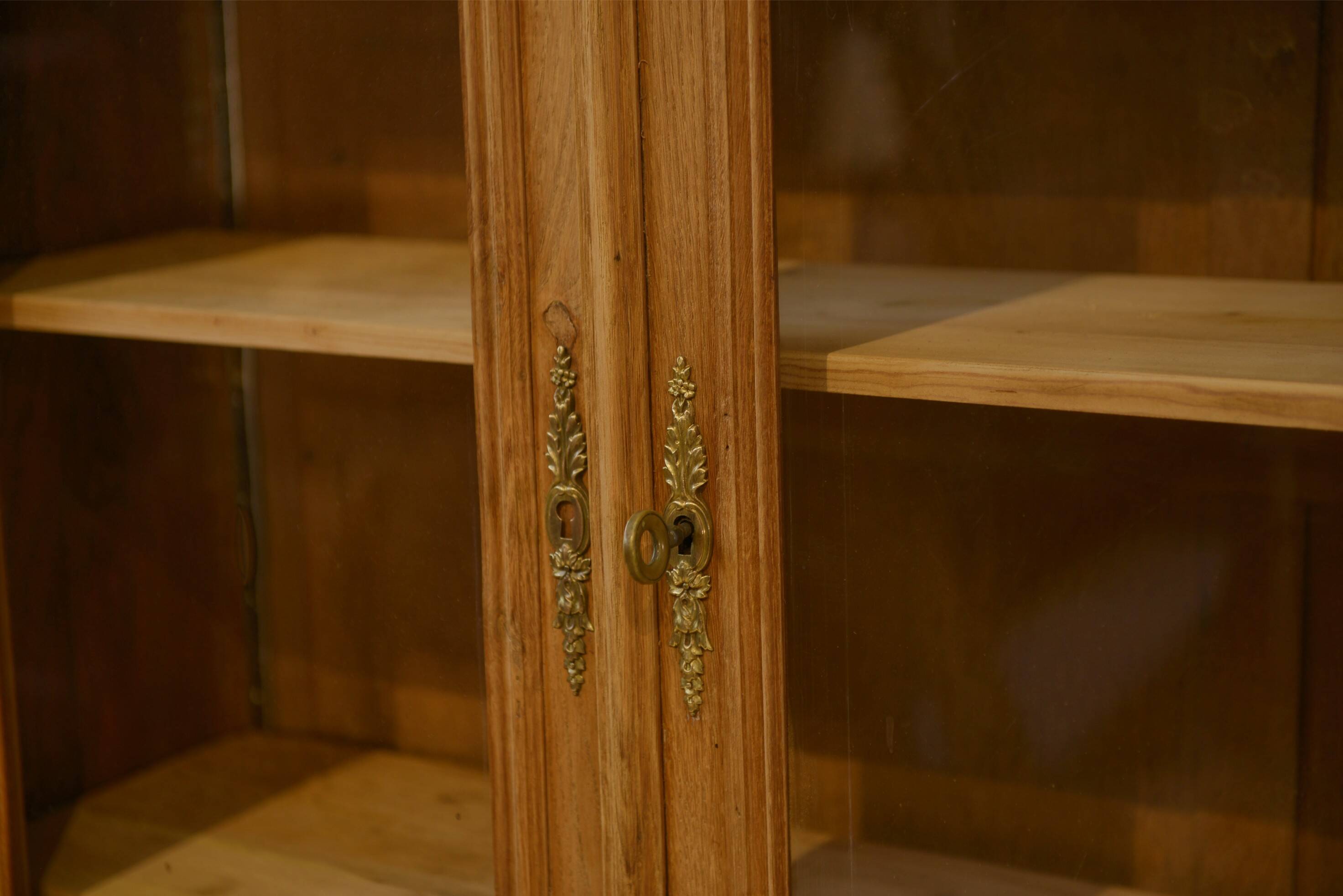Vitrine en chêne brut 1950’s