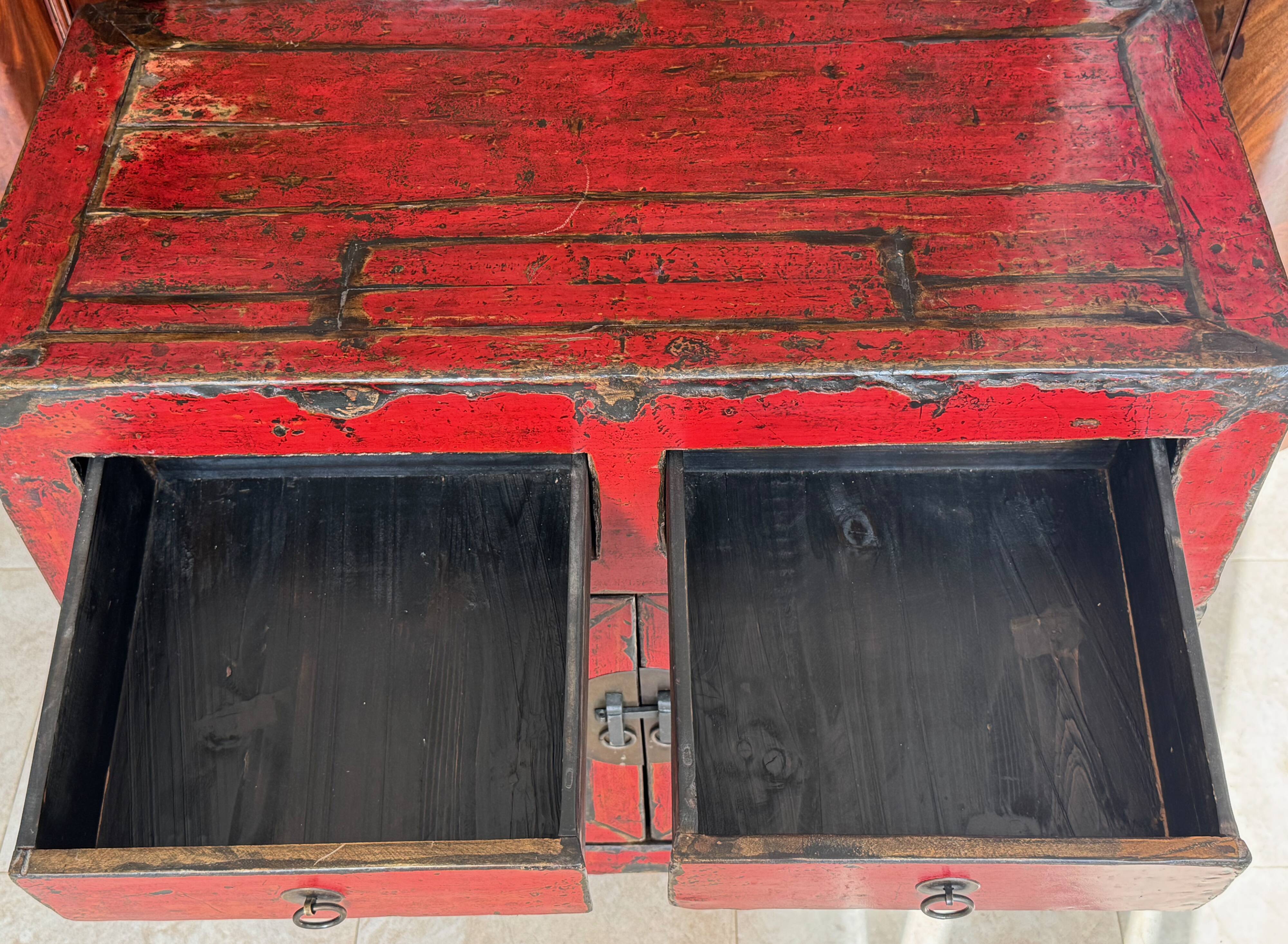 Small antique Chinese buffet (1920-1950) in rustic style, red lacquered, ori