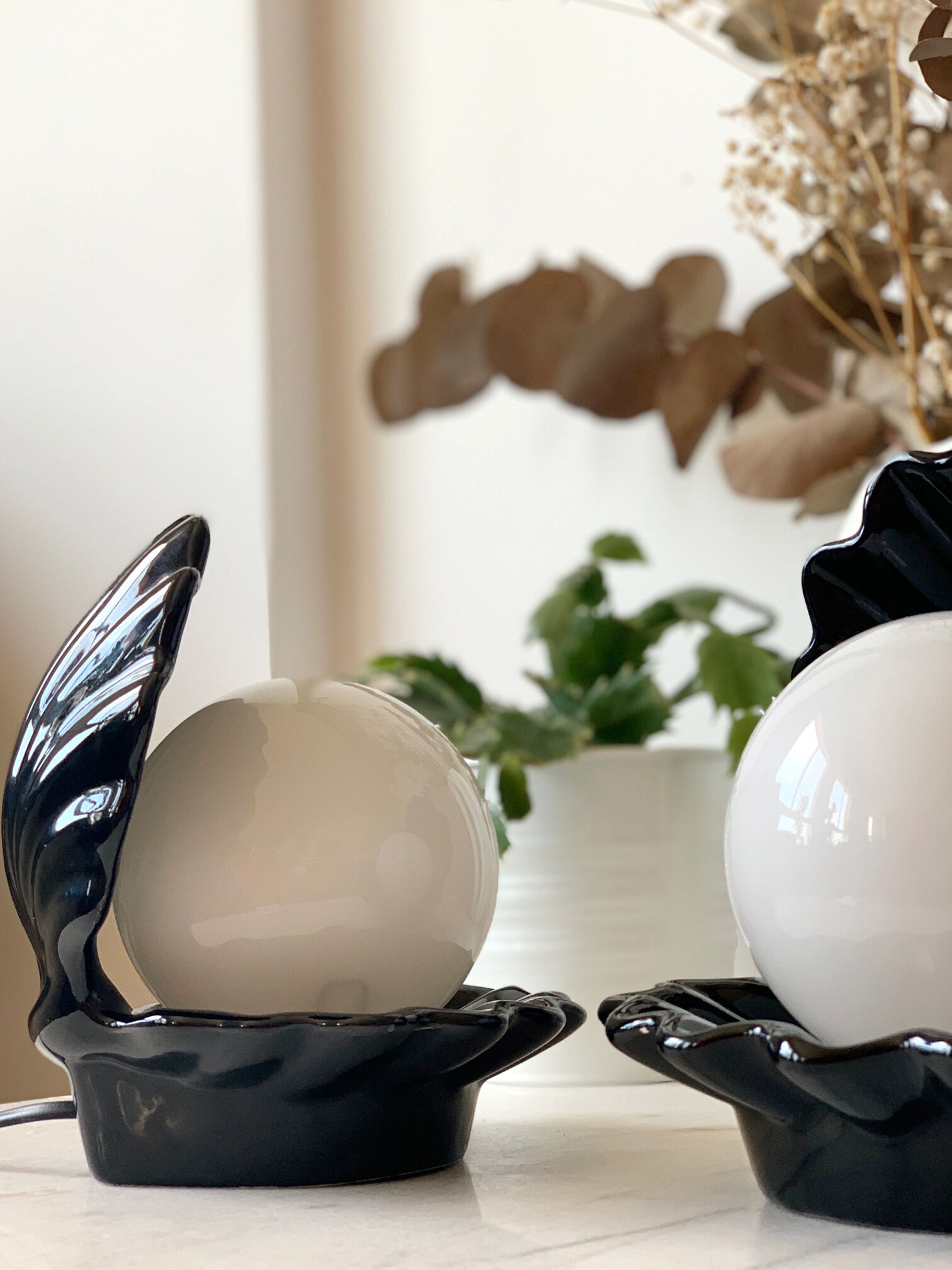 Black ceramic shell lamp