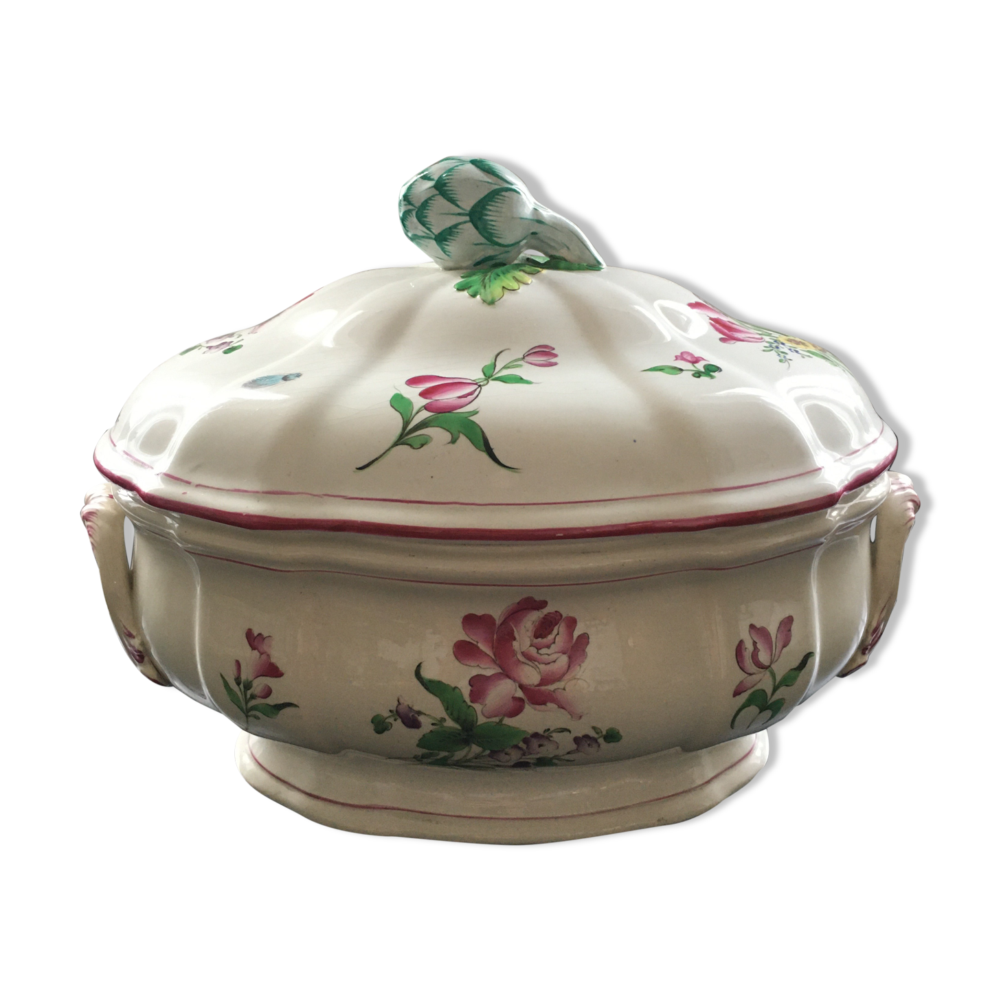 Vegetable dish with floral decoration
