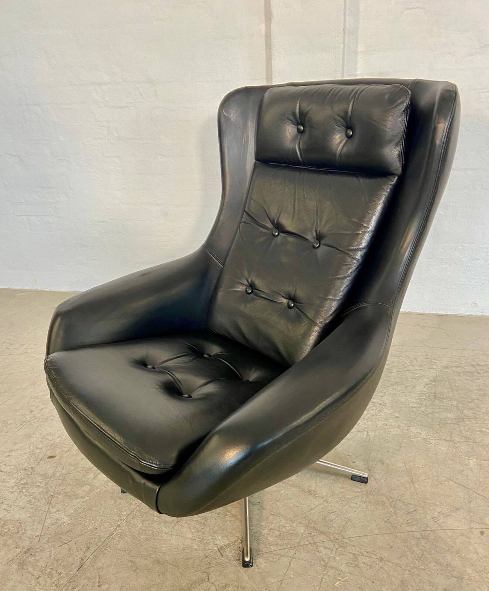 Vintage Danish mid-century black leather swivel chair, 1970s