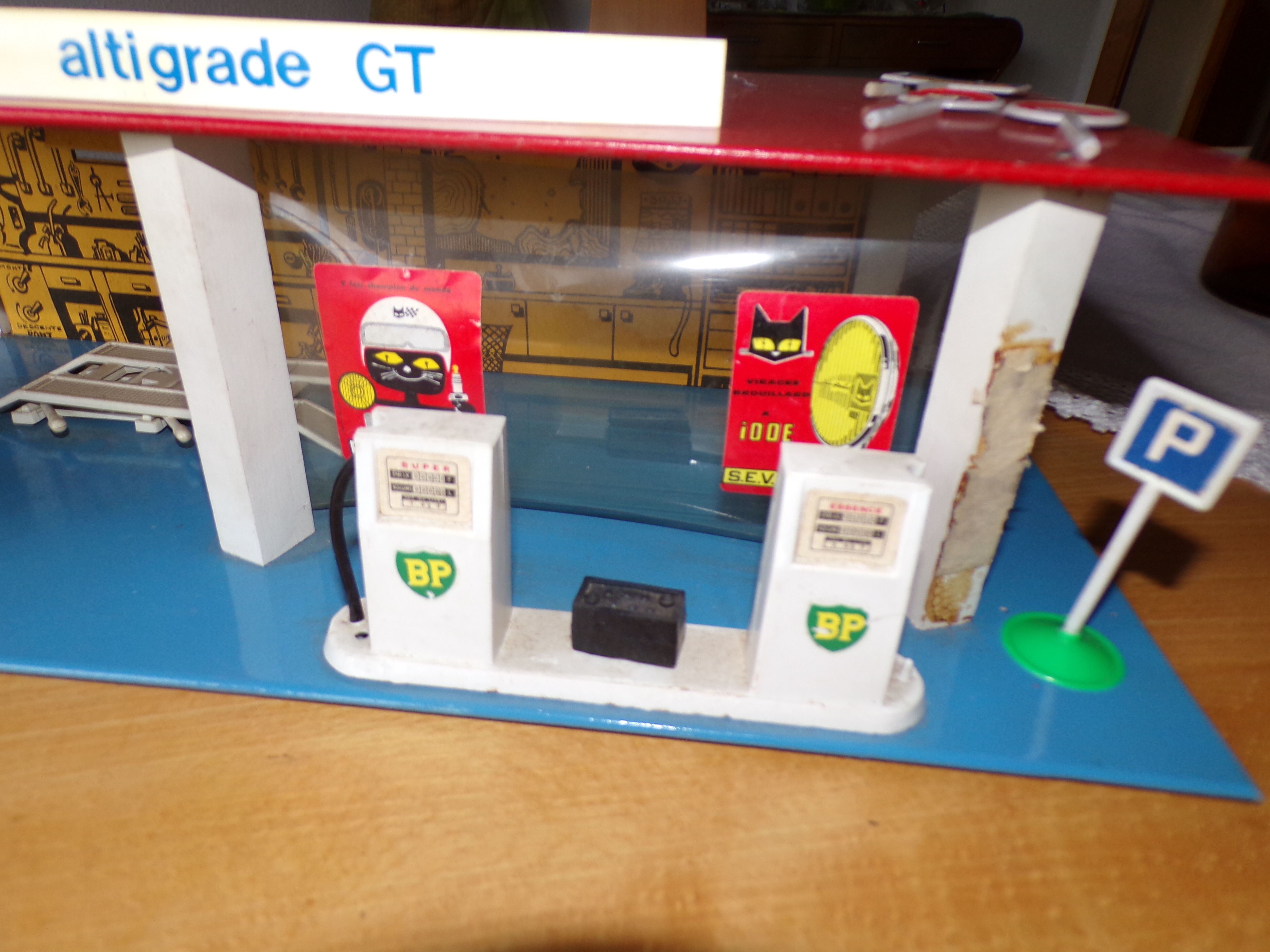 Old toy garage year 70