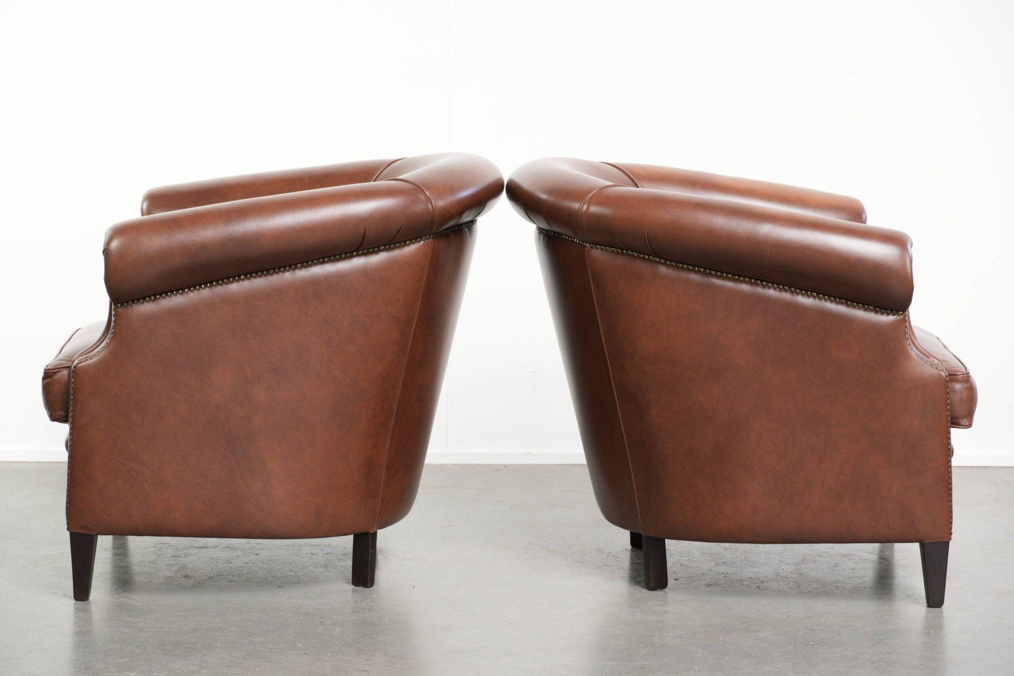 Set of 2 cognac-coloured cow leather club armchairs in English style