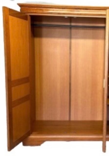 Armoire en merisier style Louis Philippe