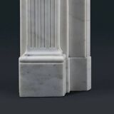 Cheminée en marbre statuaire de style Louis XVI