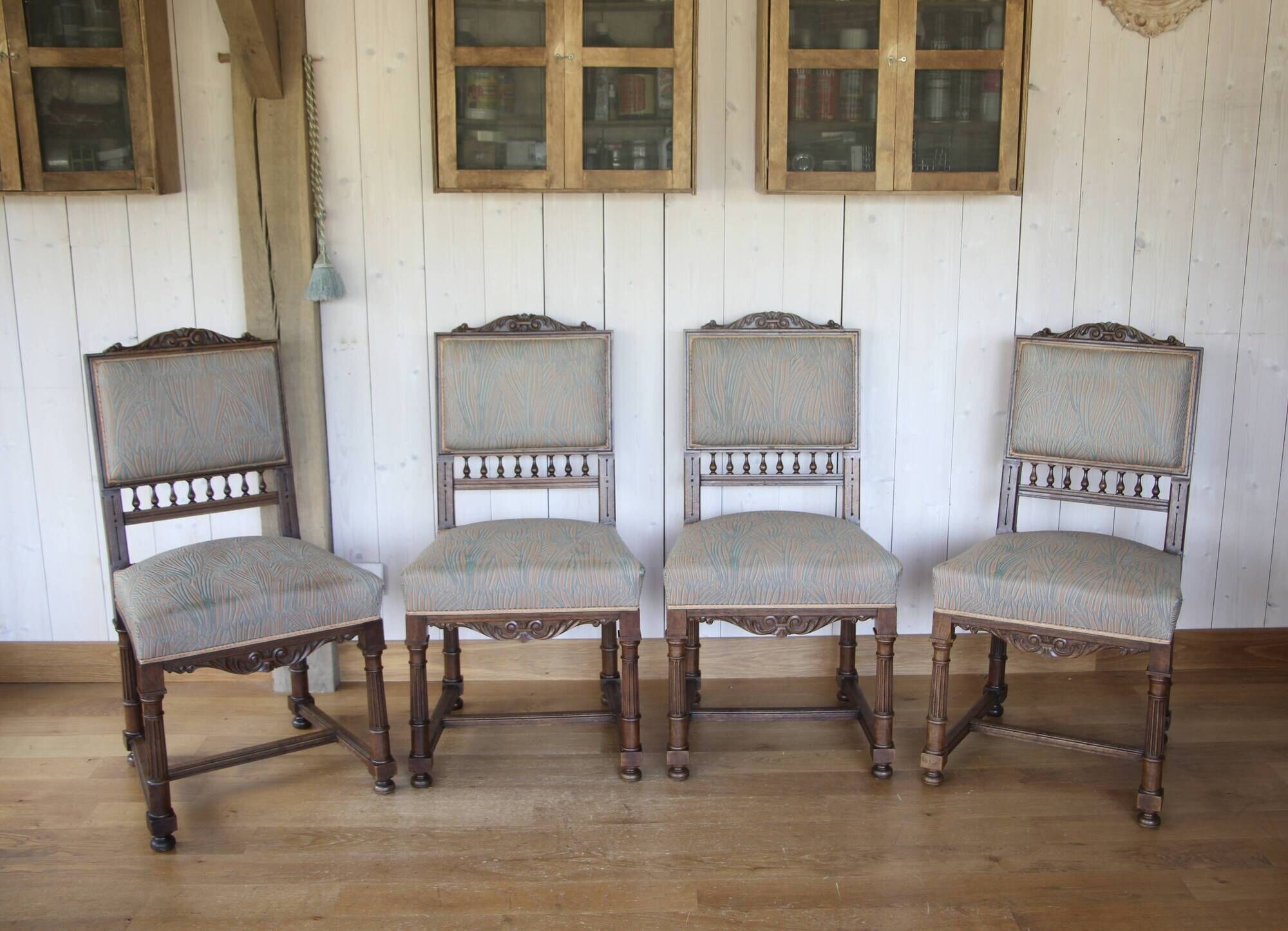 4 upholstered chairs in Henri II style