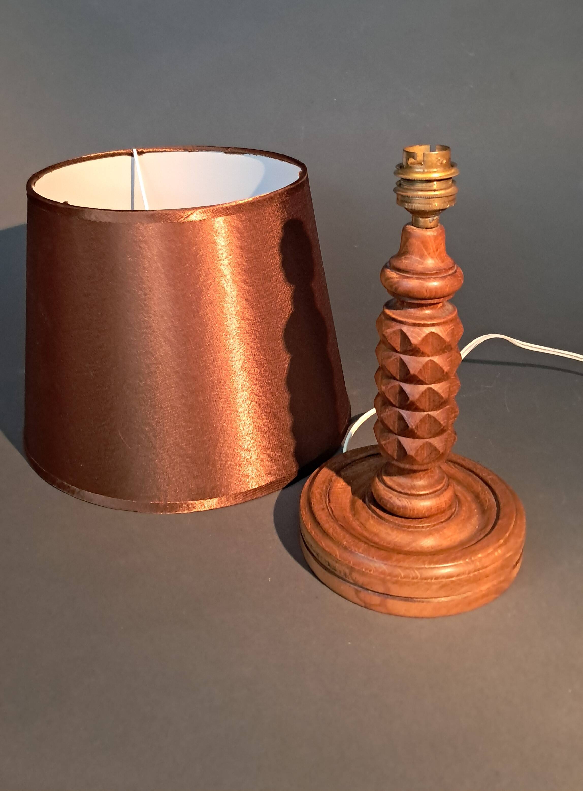 Brutalist lamp in beech 1930/1940.