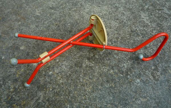 Tabouret canne / chaise pliante Ulisse, rouge, design Ivan Loss, italien vintage années 1980