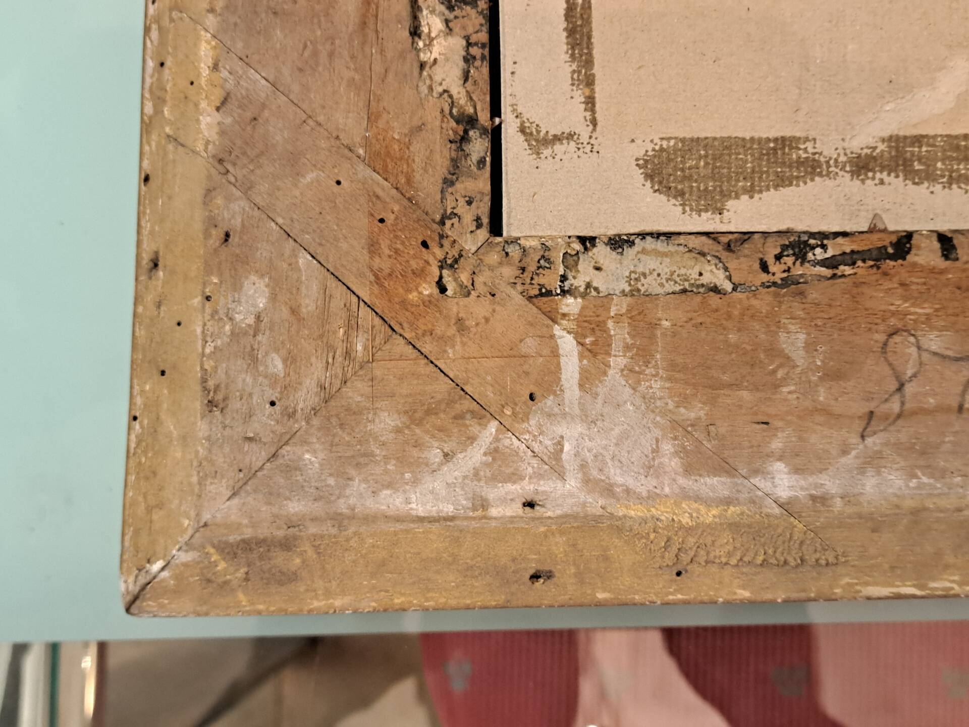 Miroir époque Restauration en bois doré à la feuille