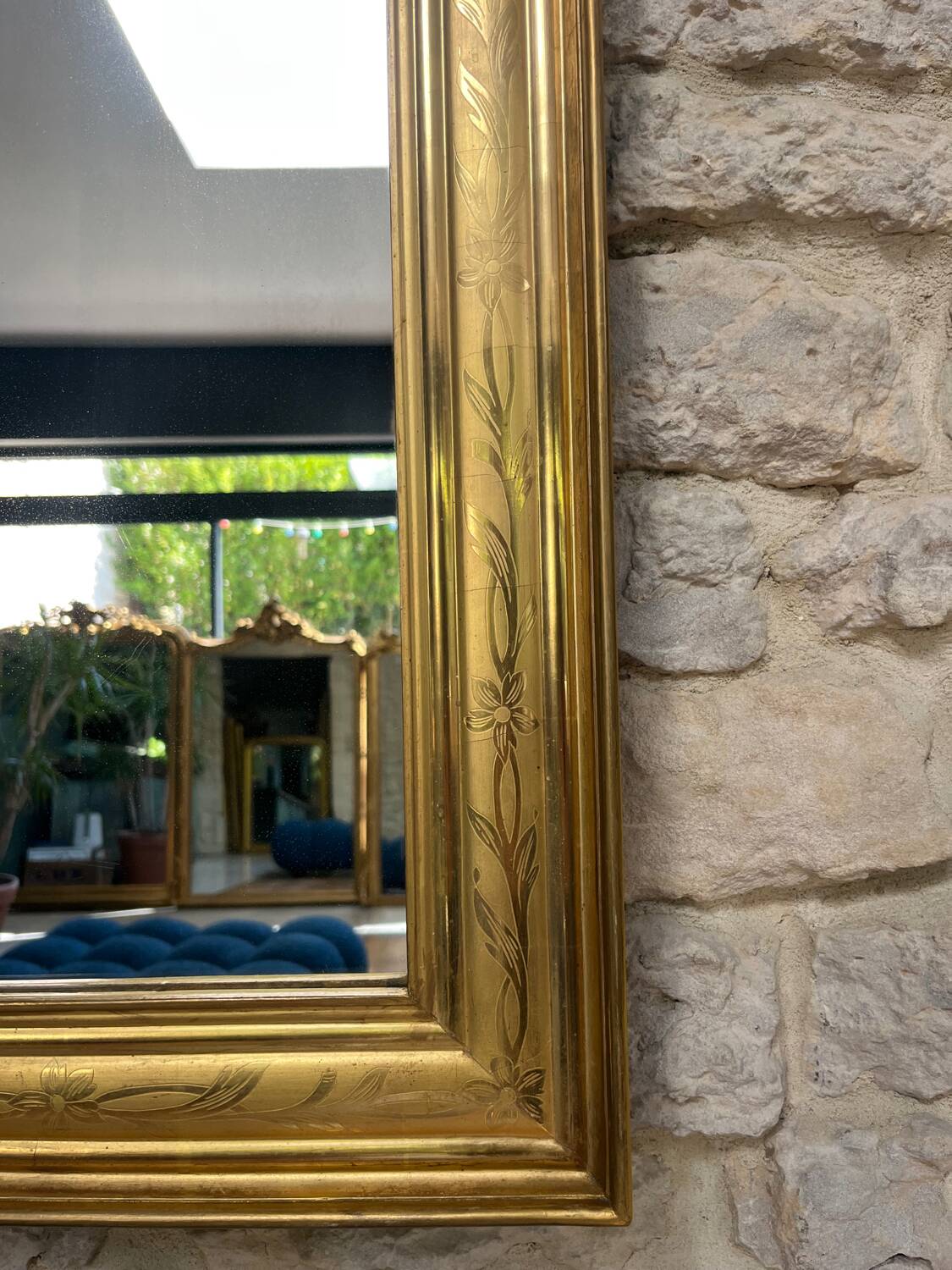 Antique mirror 86.5/69cm Louis-Philippe gilded with gold leaf, engraved decoration.