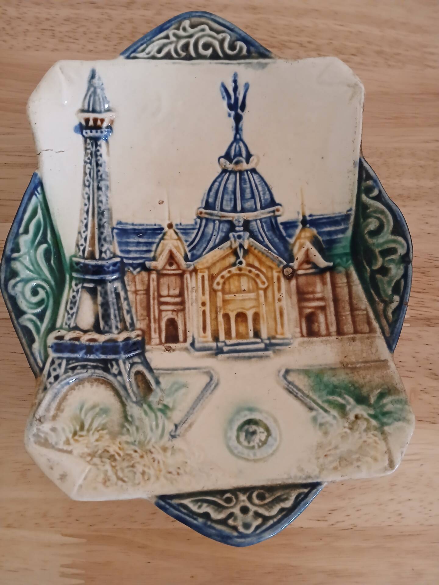 Plat en barbotine du XIXÈME Siècle