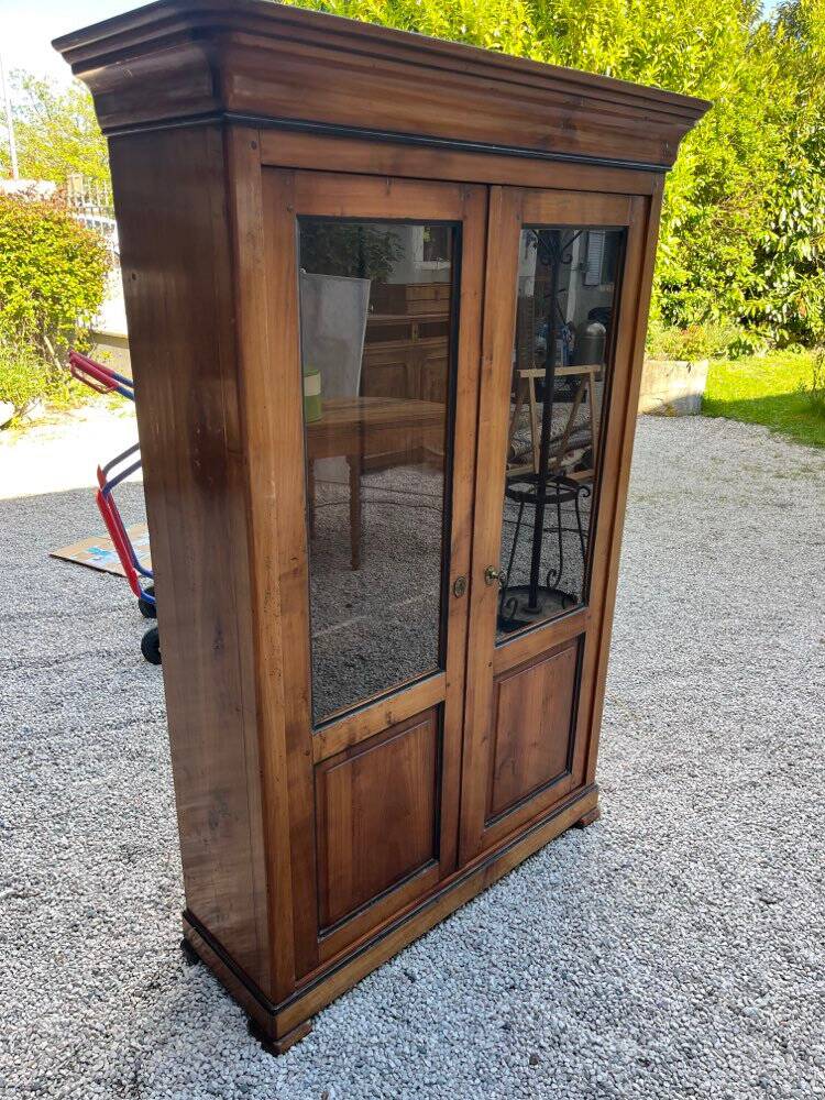 Vitrine en noyer