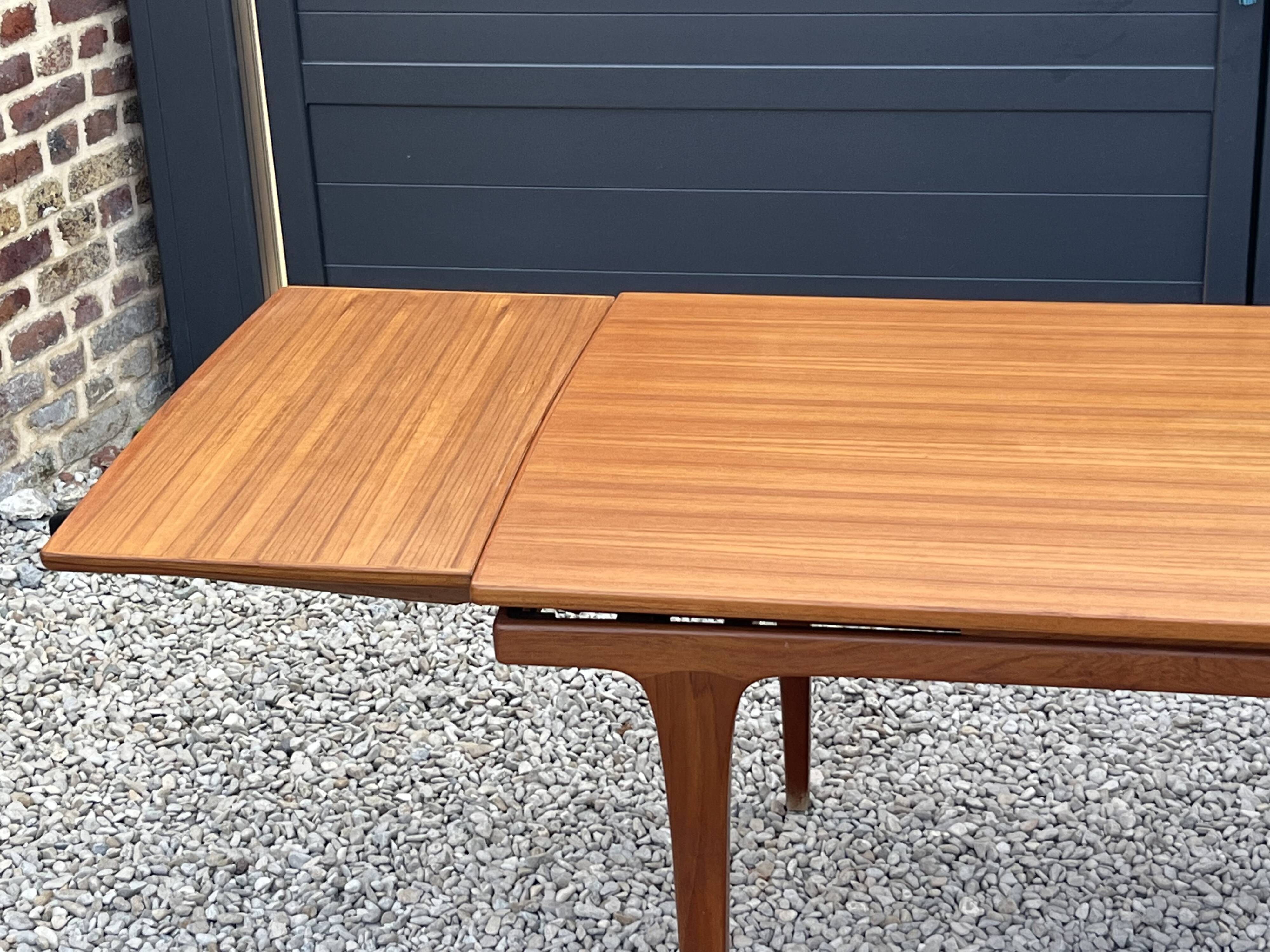 Table de repas scandinave en teck