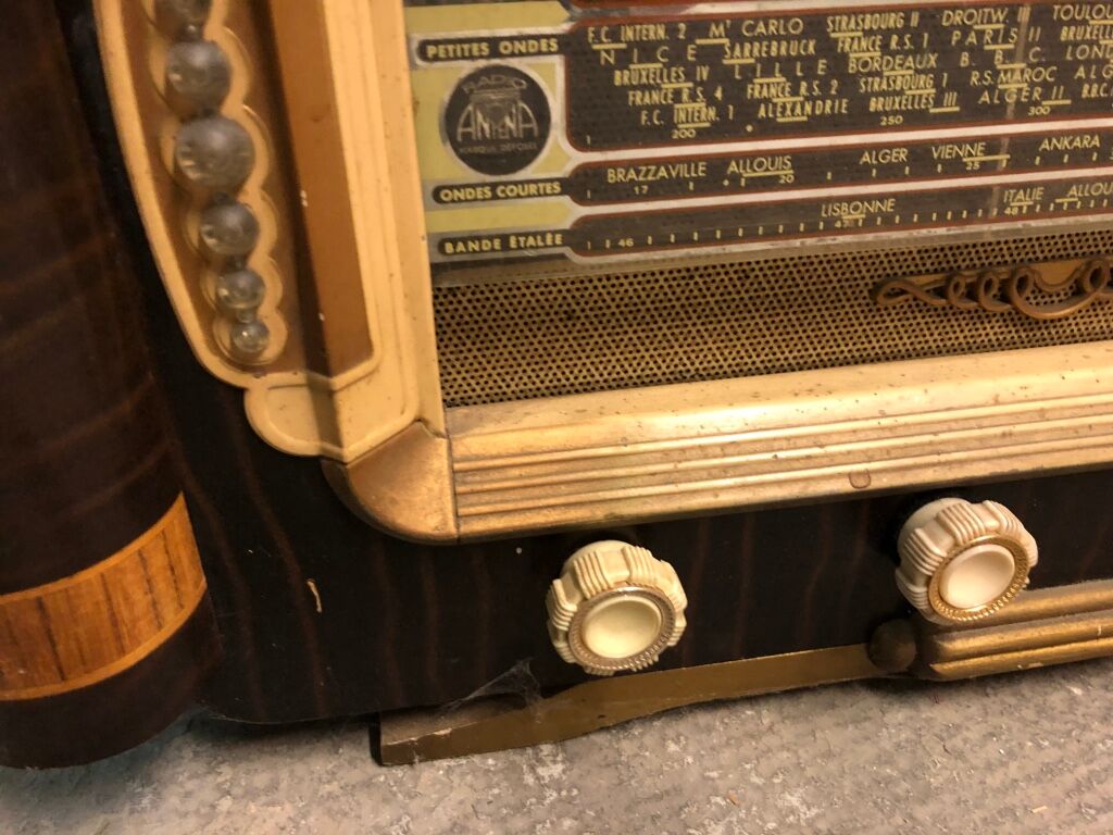 Radio old vintage structure wood perfect condition