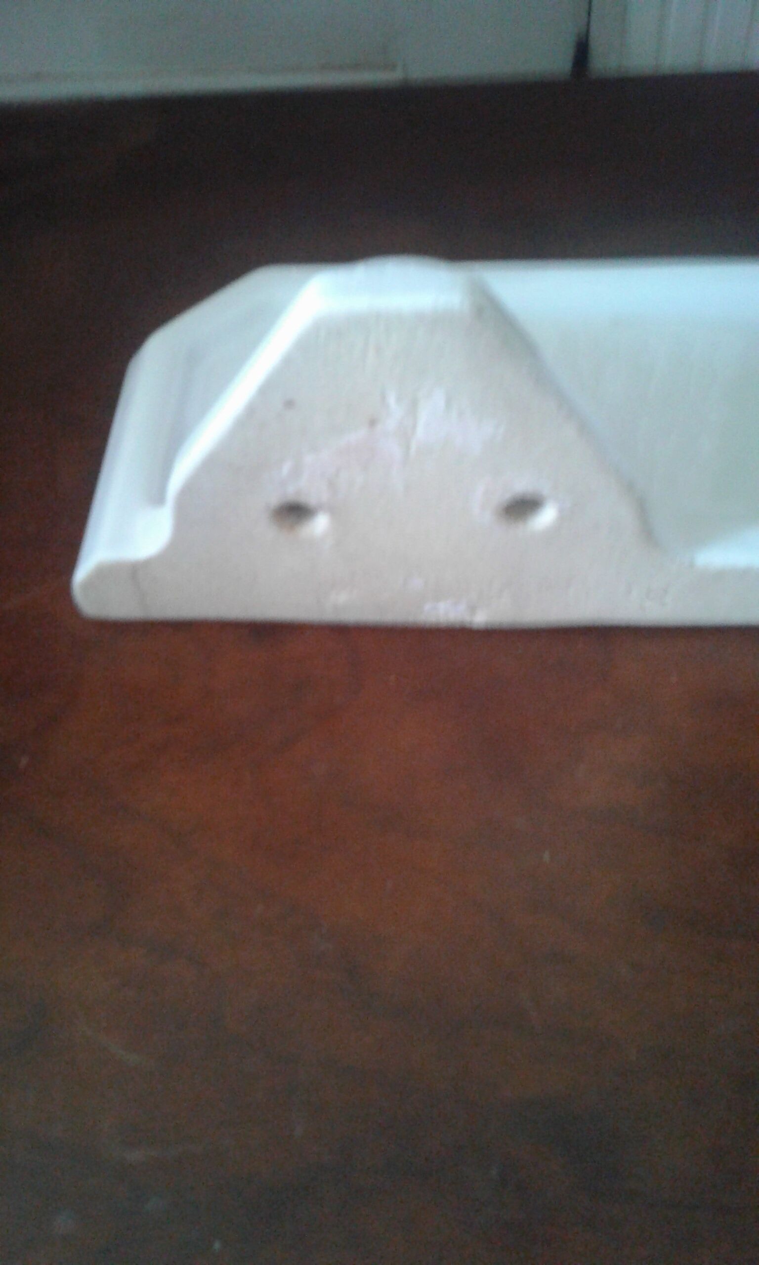 Ceramic wall shelf for bathroom