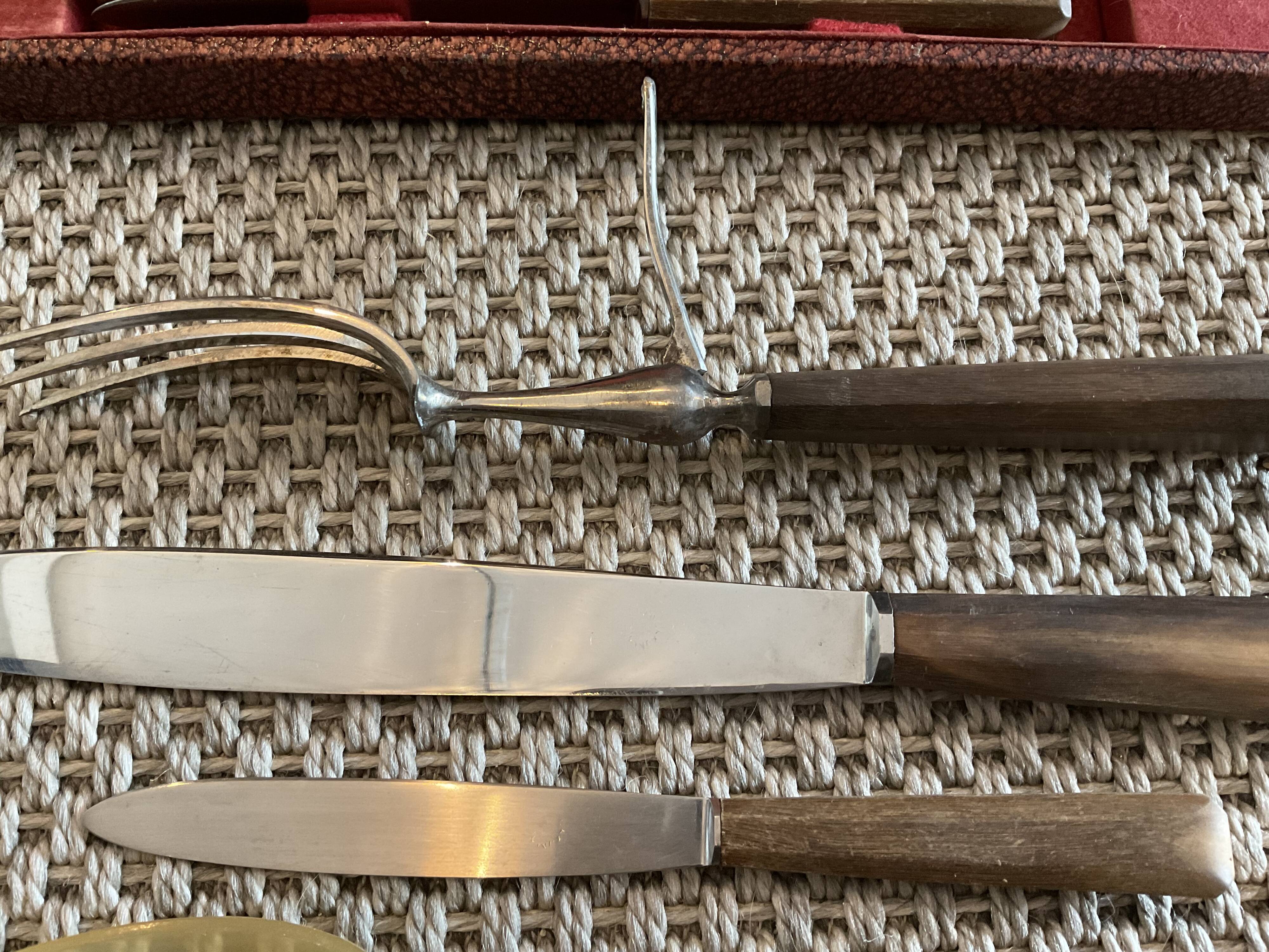 Box 28 pieces, knives and service cutlery