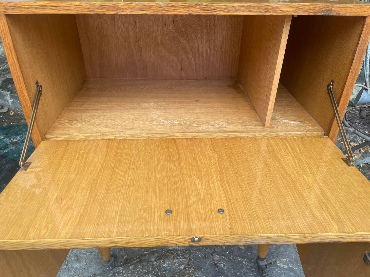 Side table on wheels