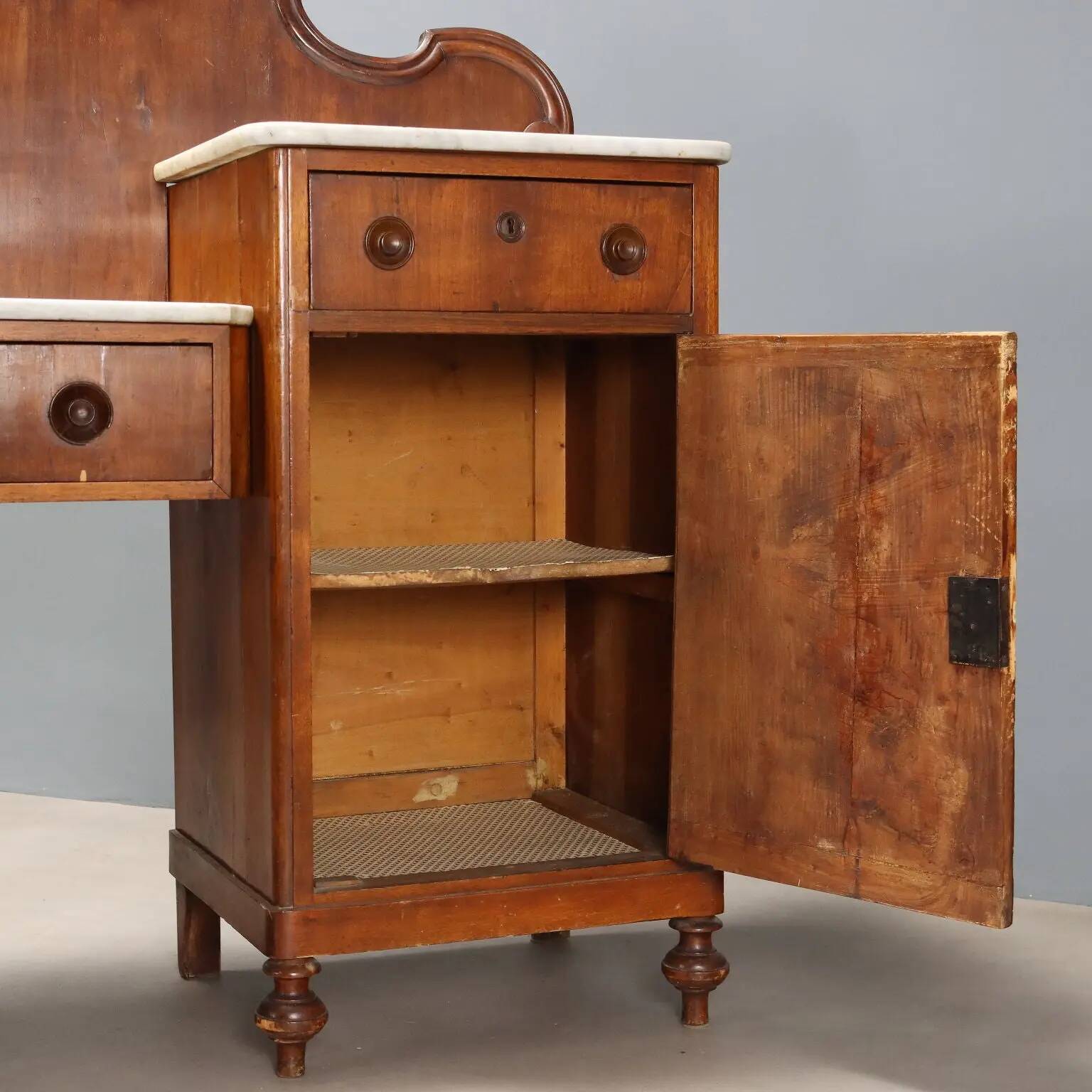 Buffet ancien en noyer avec plateaux en marbre blanc, XIXe siècle