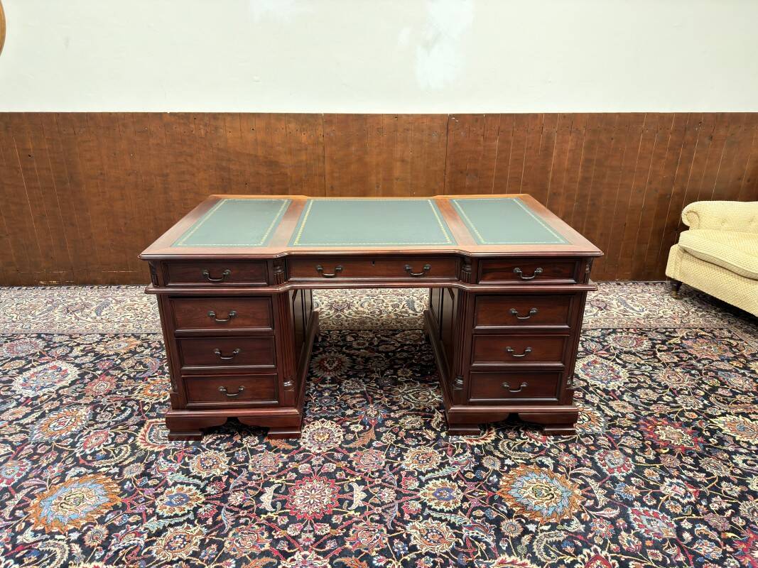 Bureau Chesterfield classique anglais