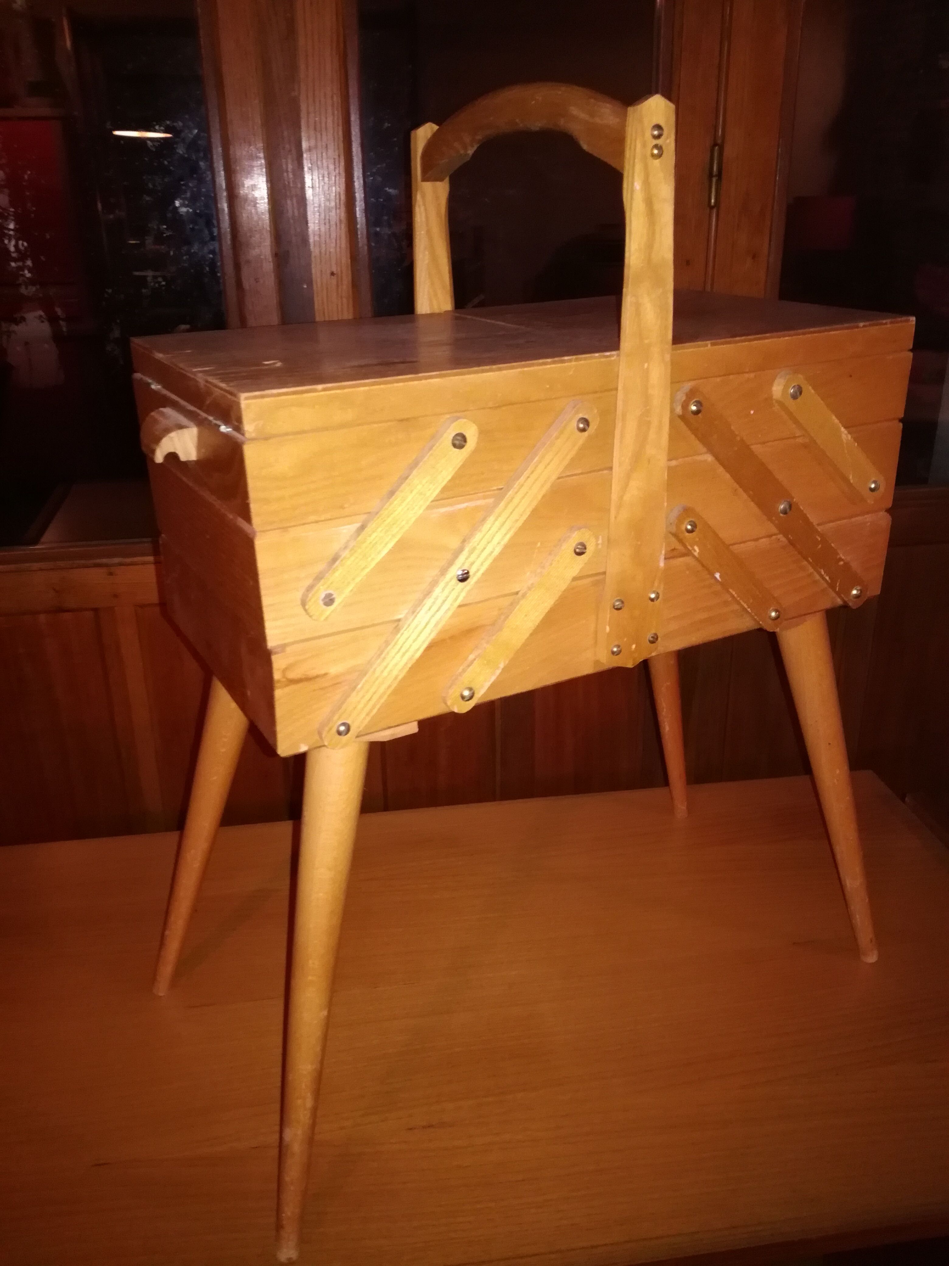 Sewing feet compass box