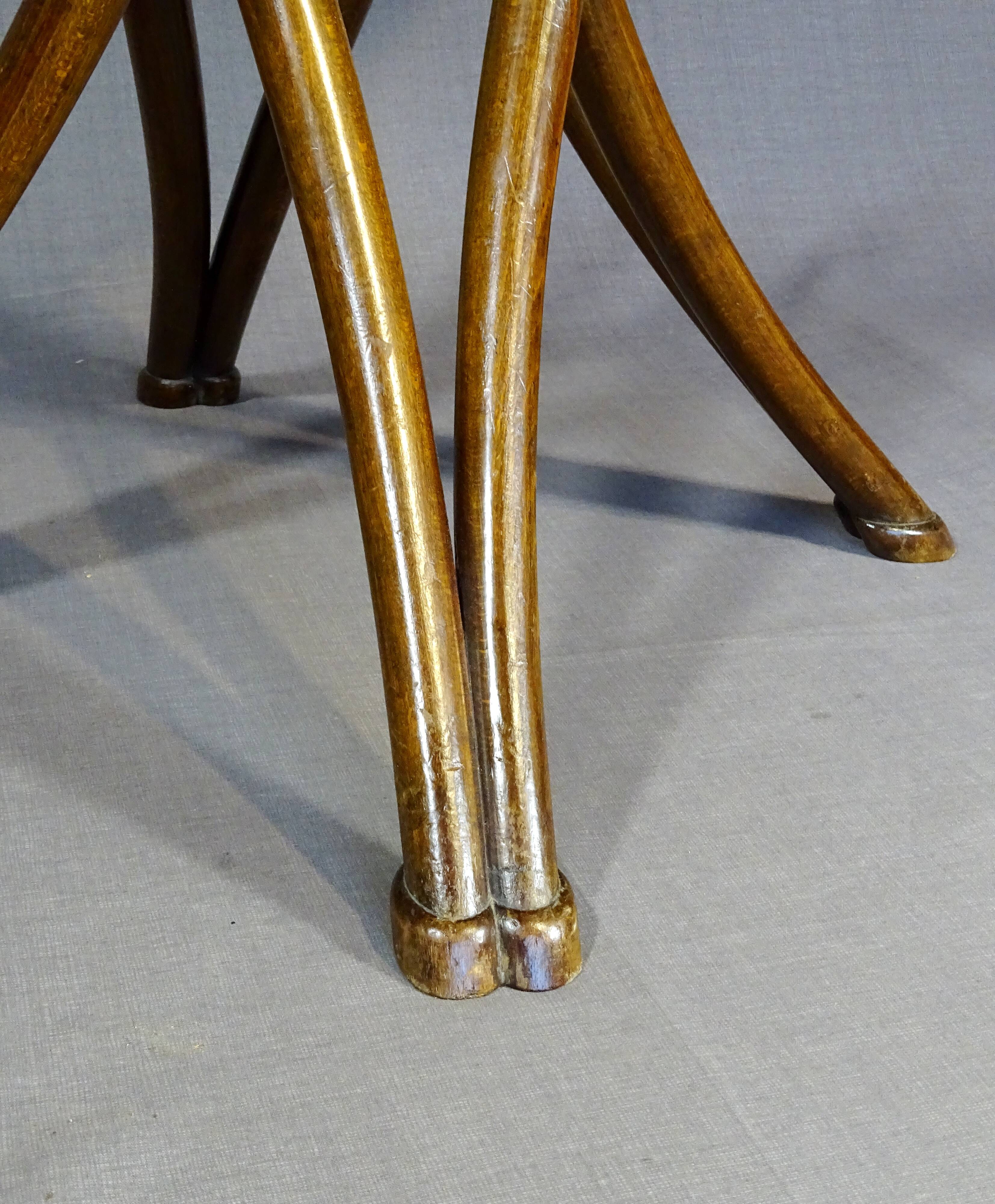 Thonet round table N°14 called "Mikado" - 1890 -