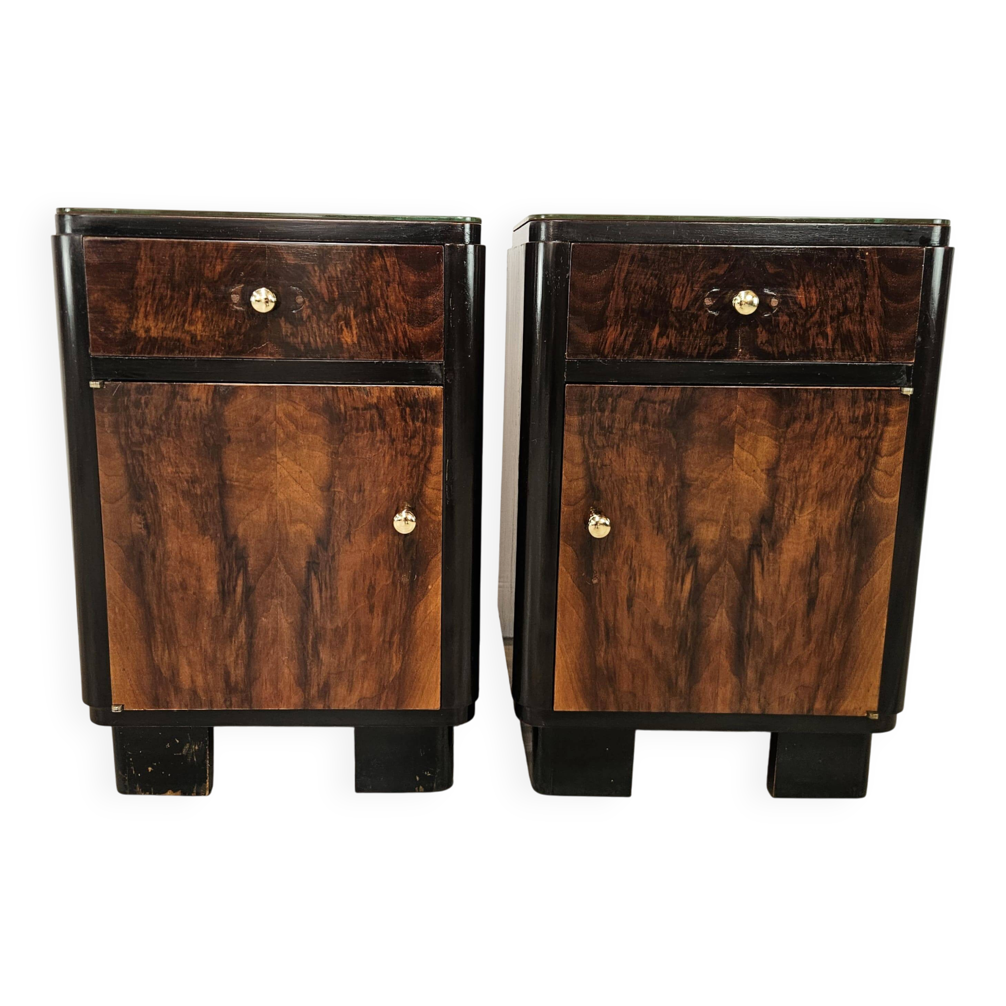 Art Decò bedside tables in walnut burl with pink glass top