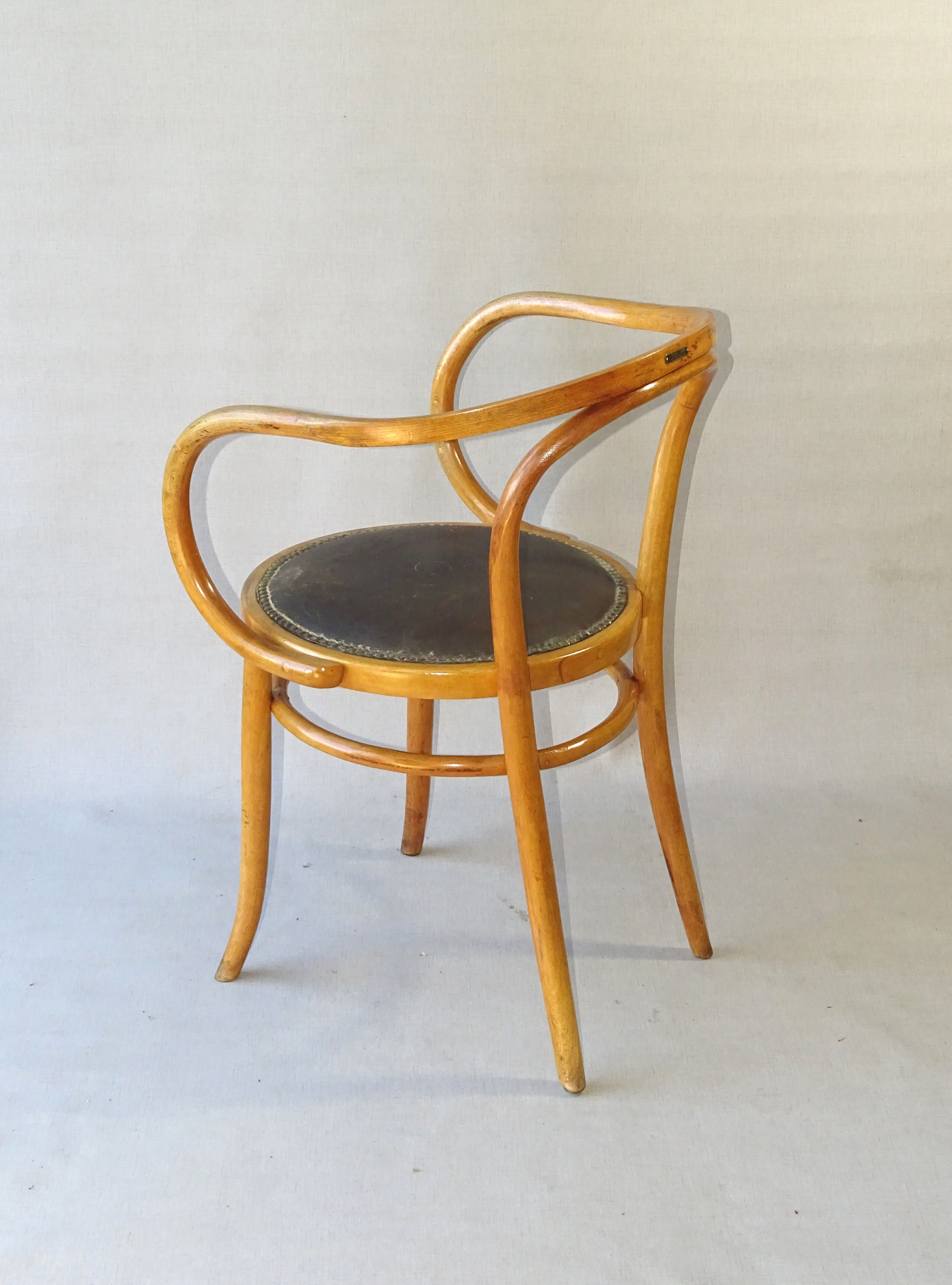 Office chair B9 called Le Corbusier by Baumann 1925