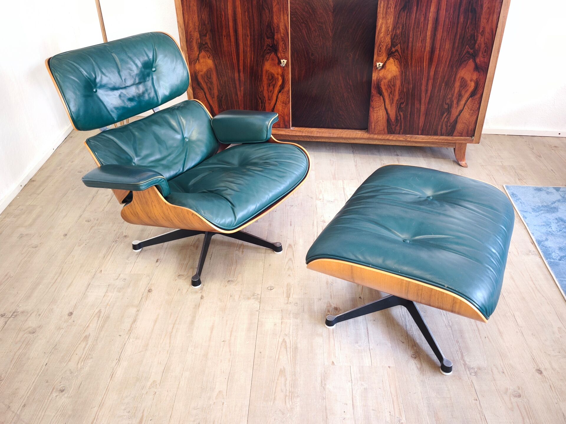 Fauteuils Lounge Eames ,production Herman Miller, avec ottoman. En cui