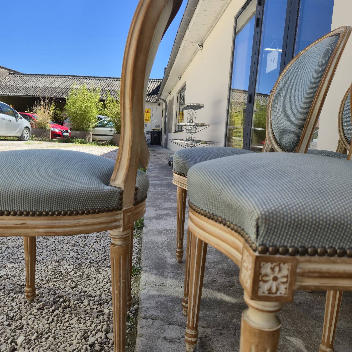 Set of 6 Louis XVI style chairs with antique patinated medallion