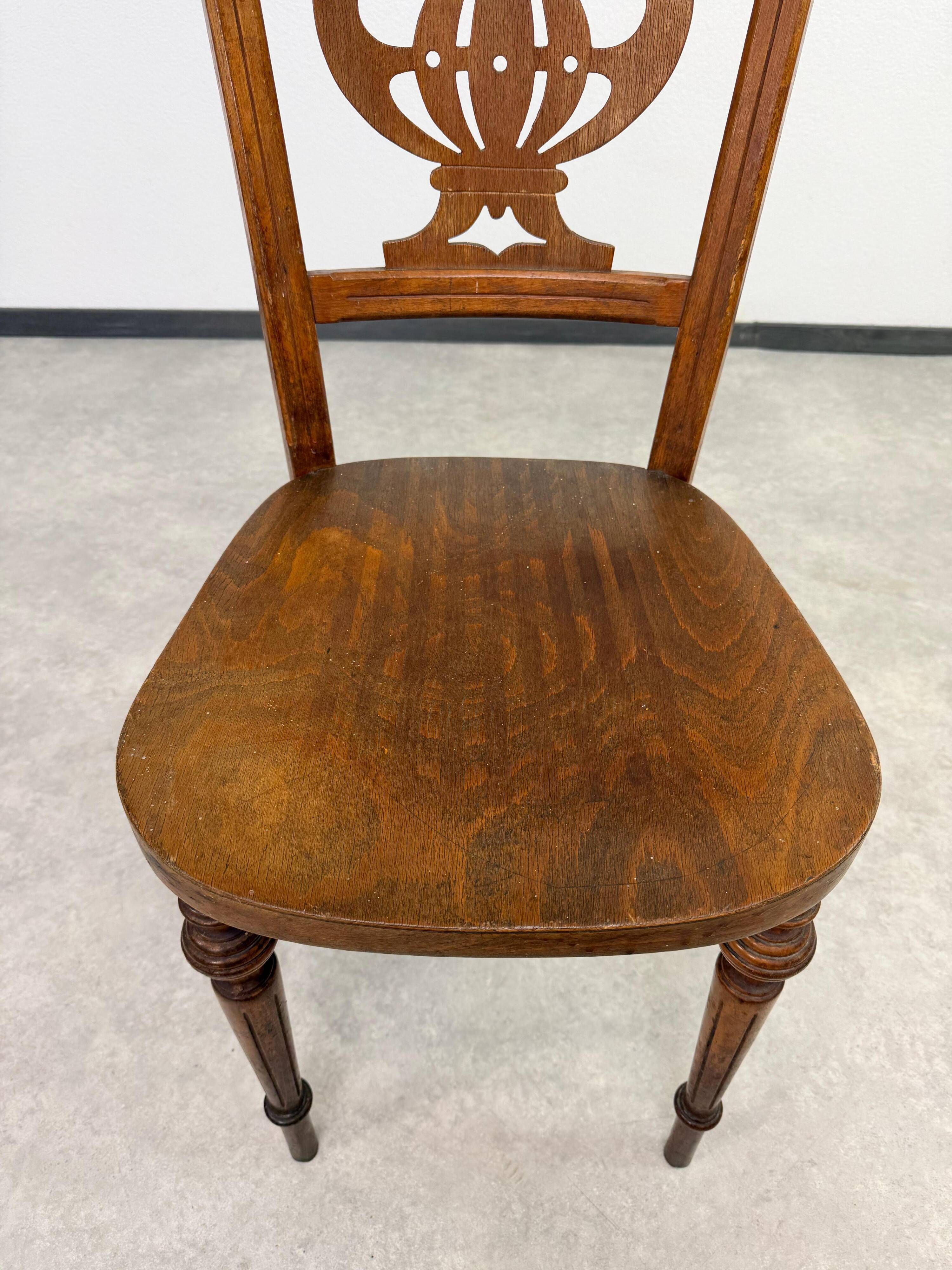 Set of Thonet bentwood dining chairs, in the Vienna Secession style, period.