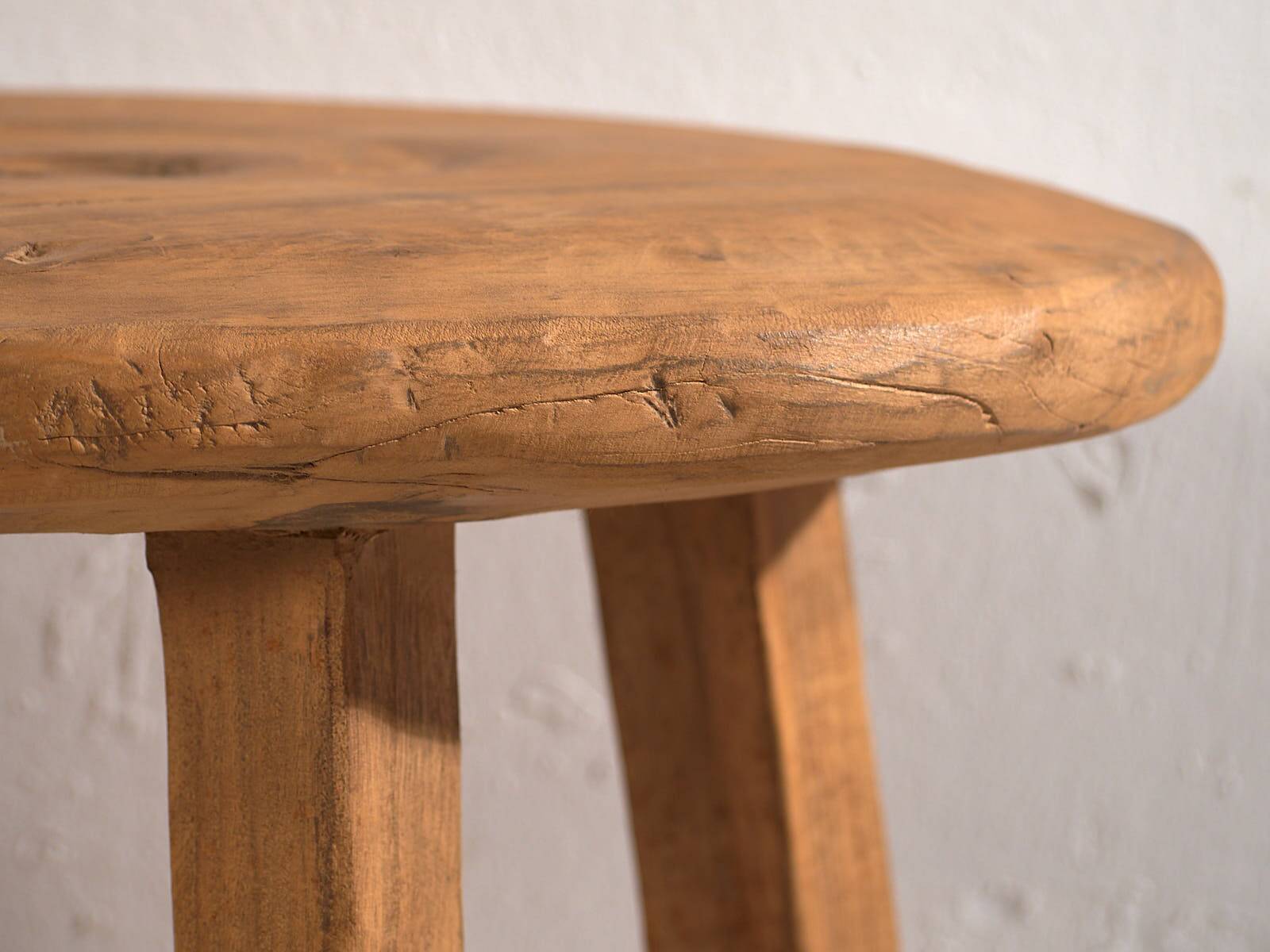 Round side table in antique solid wood