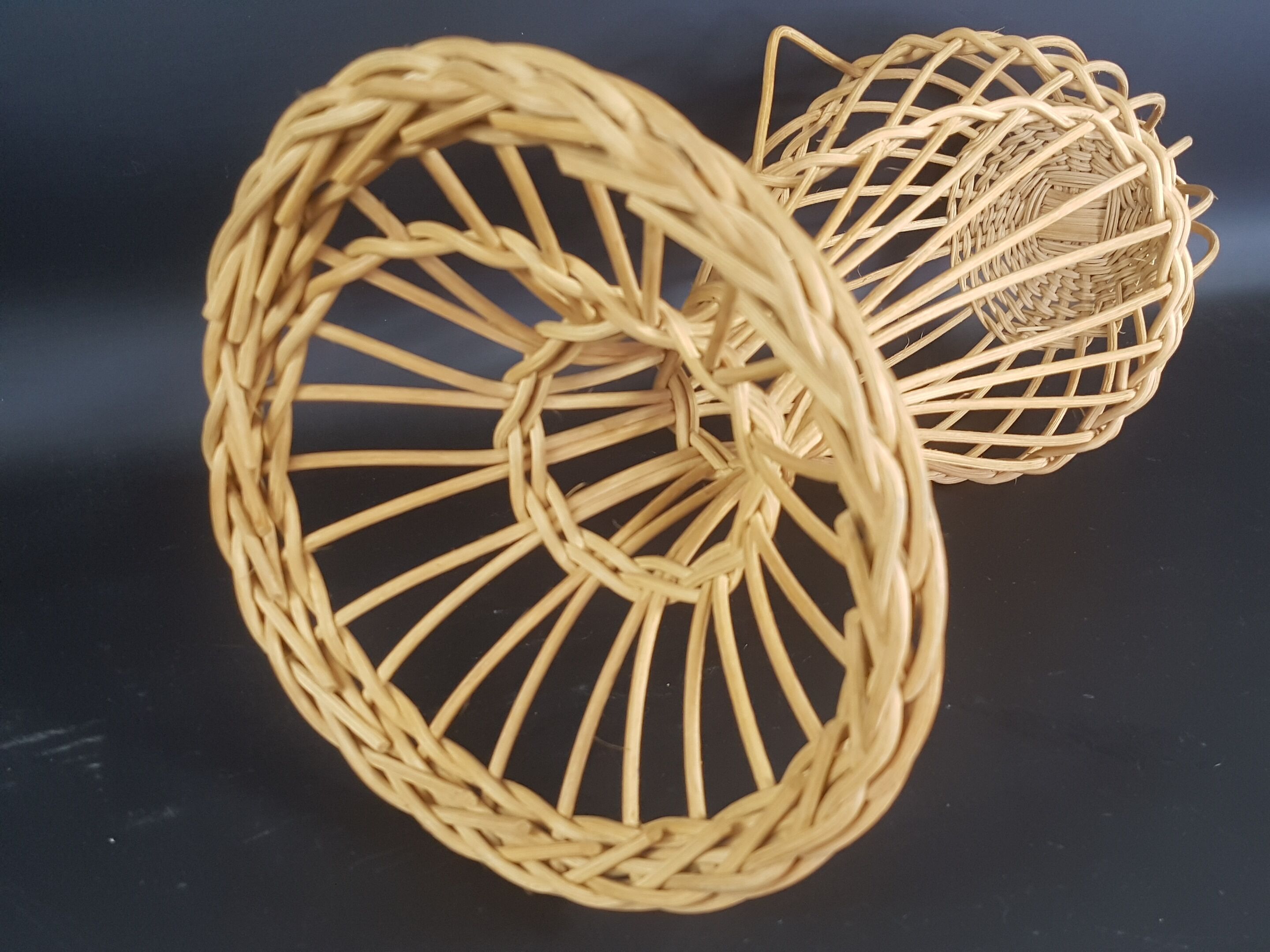 Door vintage wicker hat 70