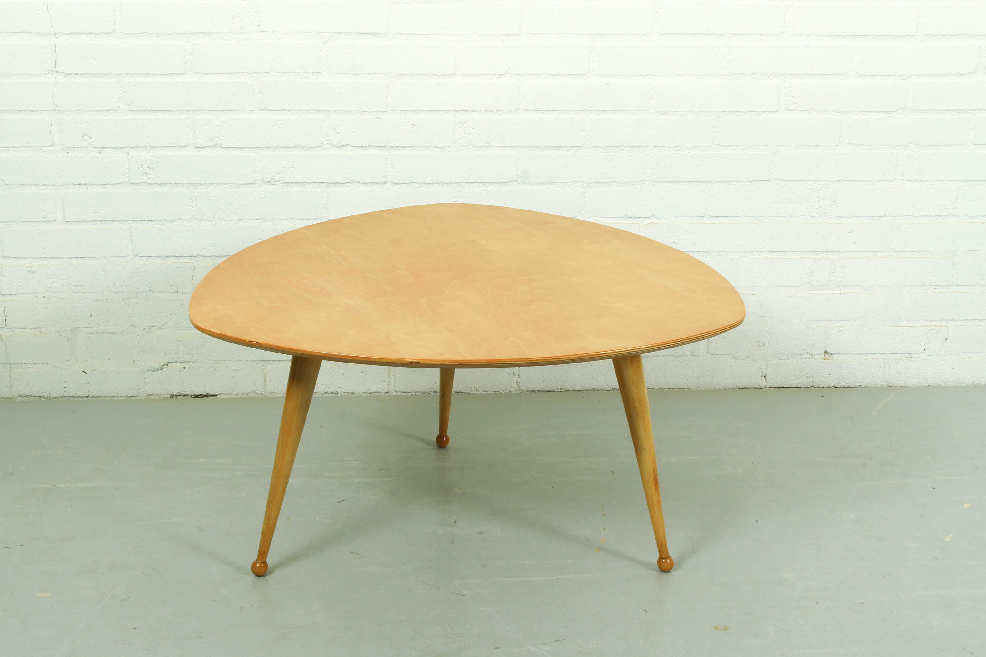 Kidney-shaped coffee table by Cees braakman for UMS Pastoe